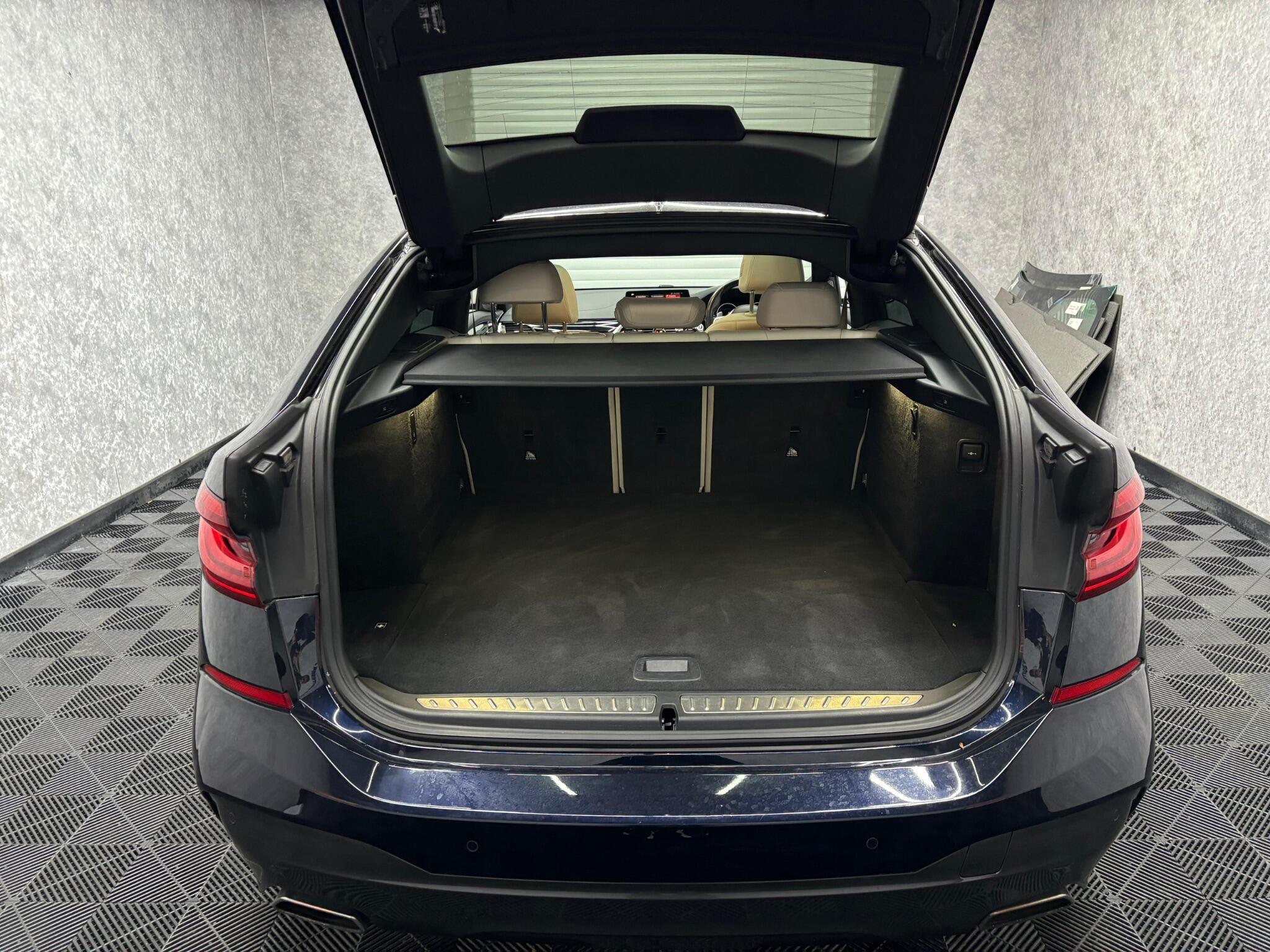 BMW 6 Series Gran Turismo view 35