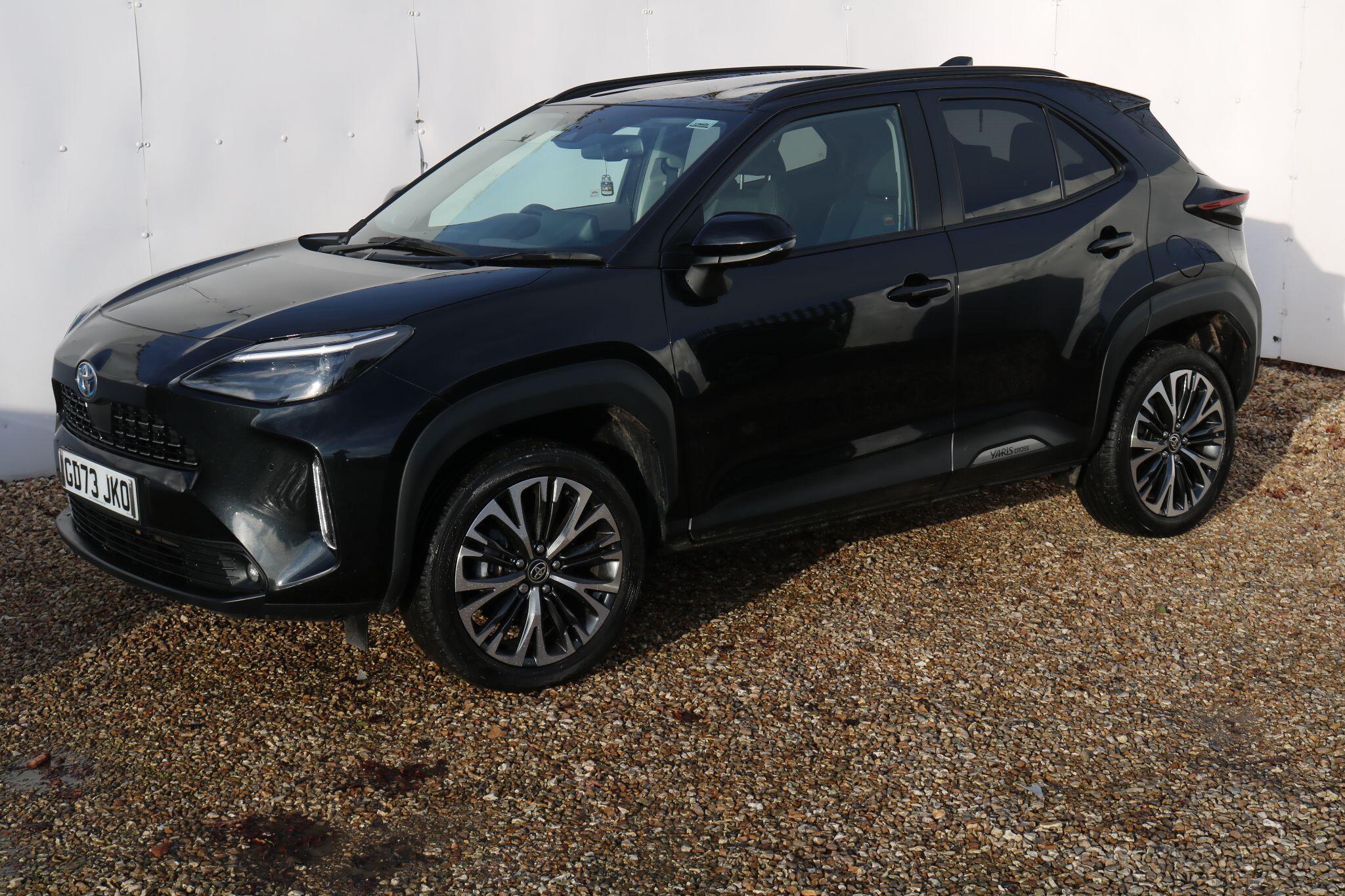 Toyota Yaris Cross view 3