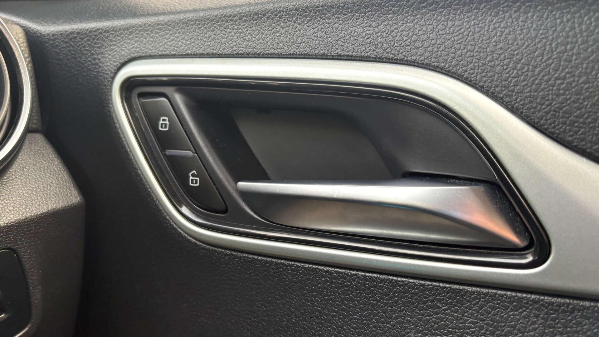 MG ZS view 24