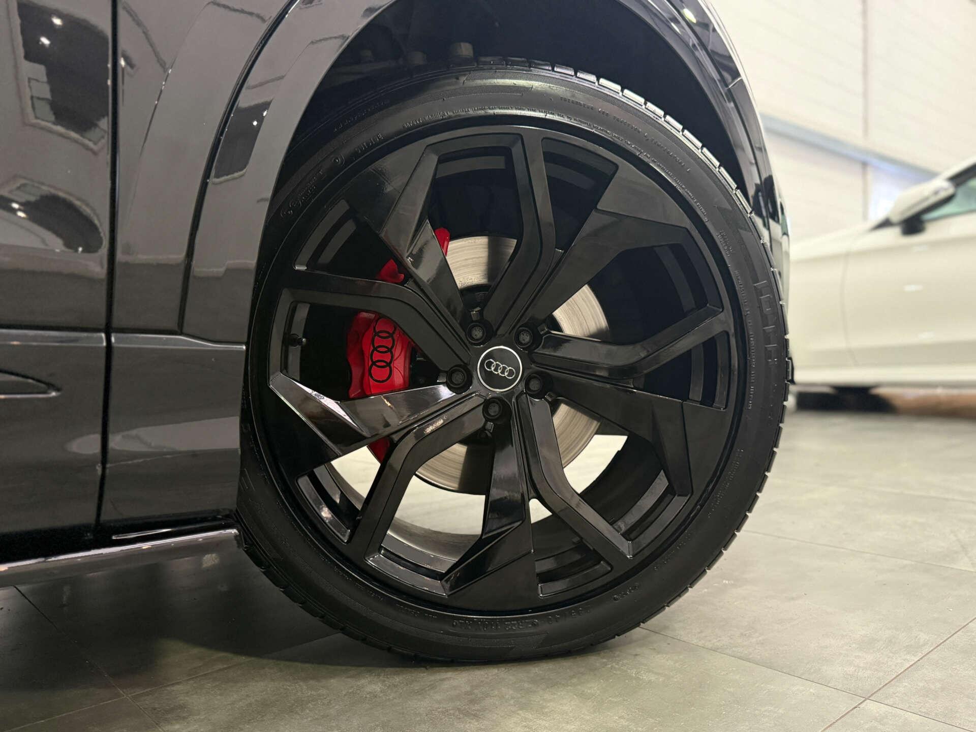 Audi Q8 view 23