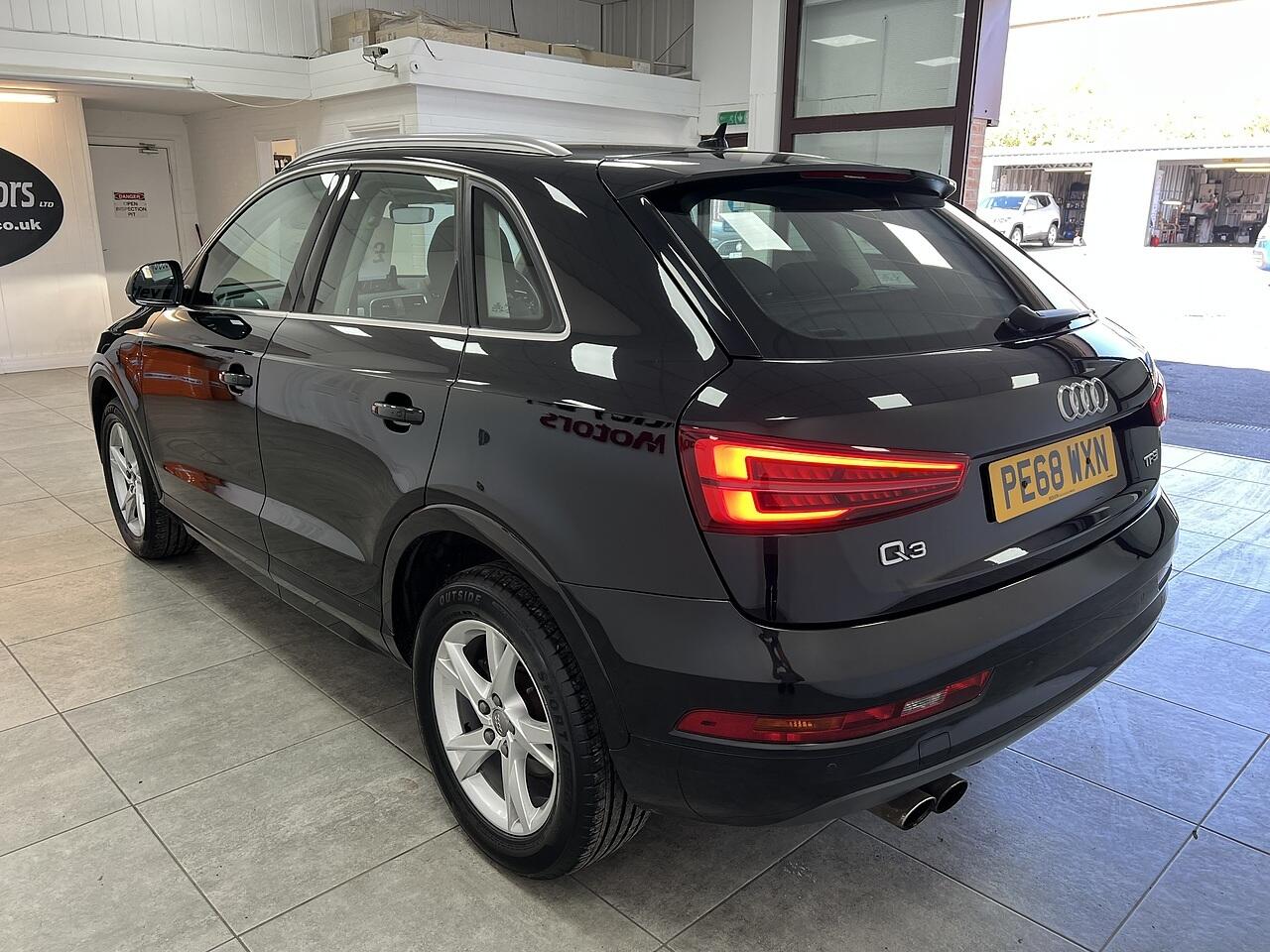 Audi Q3 view 4