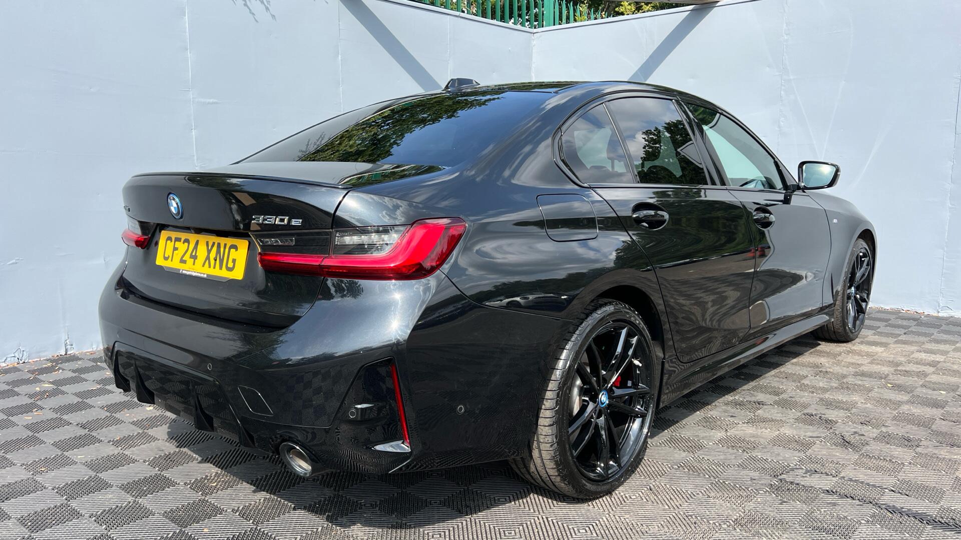 BMW 3 Series view 27