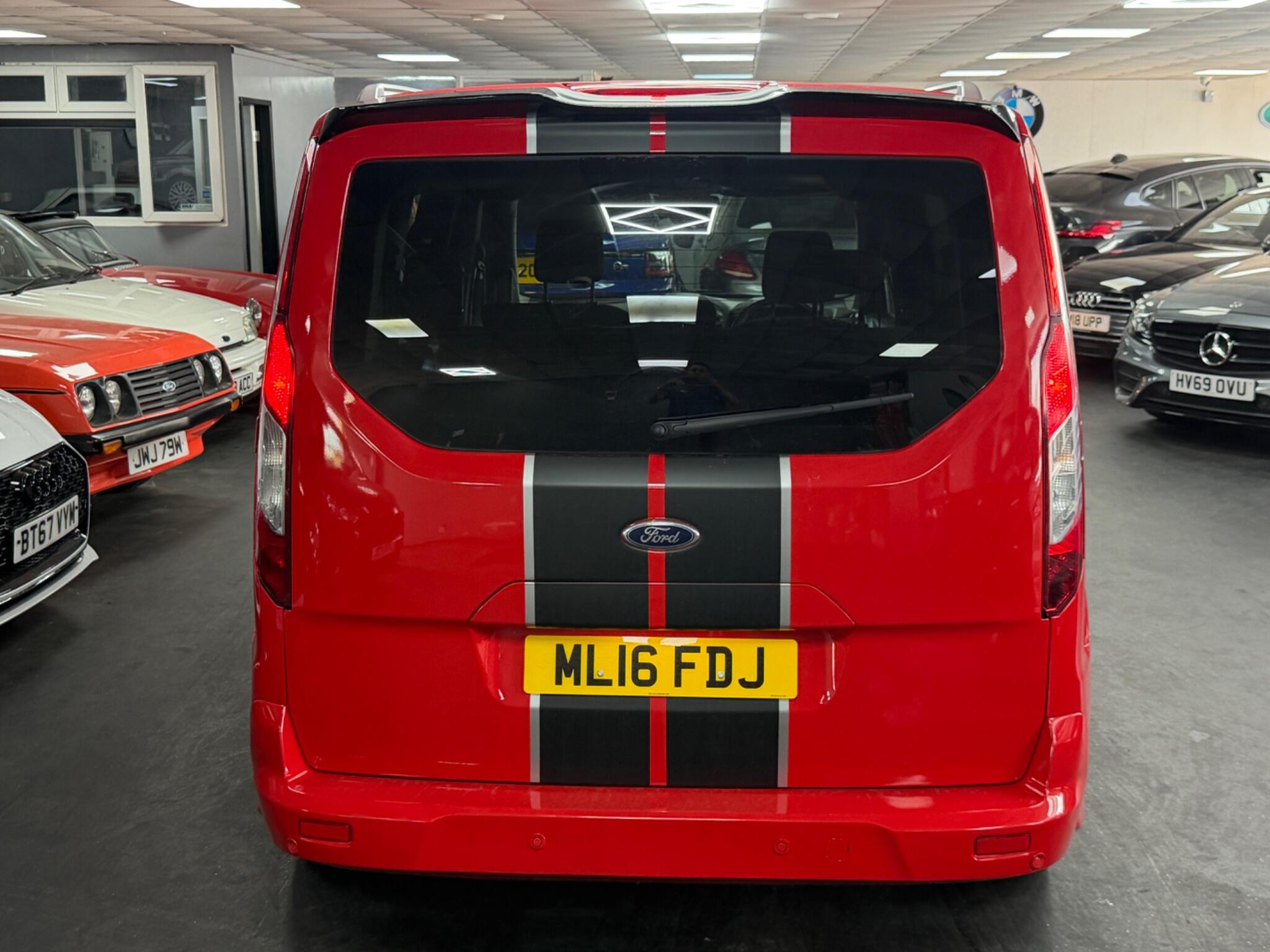 Ford Grand Tourneo Connect view 6