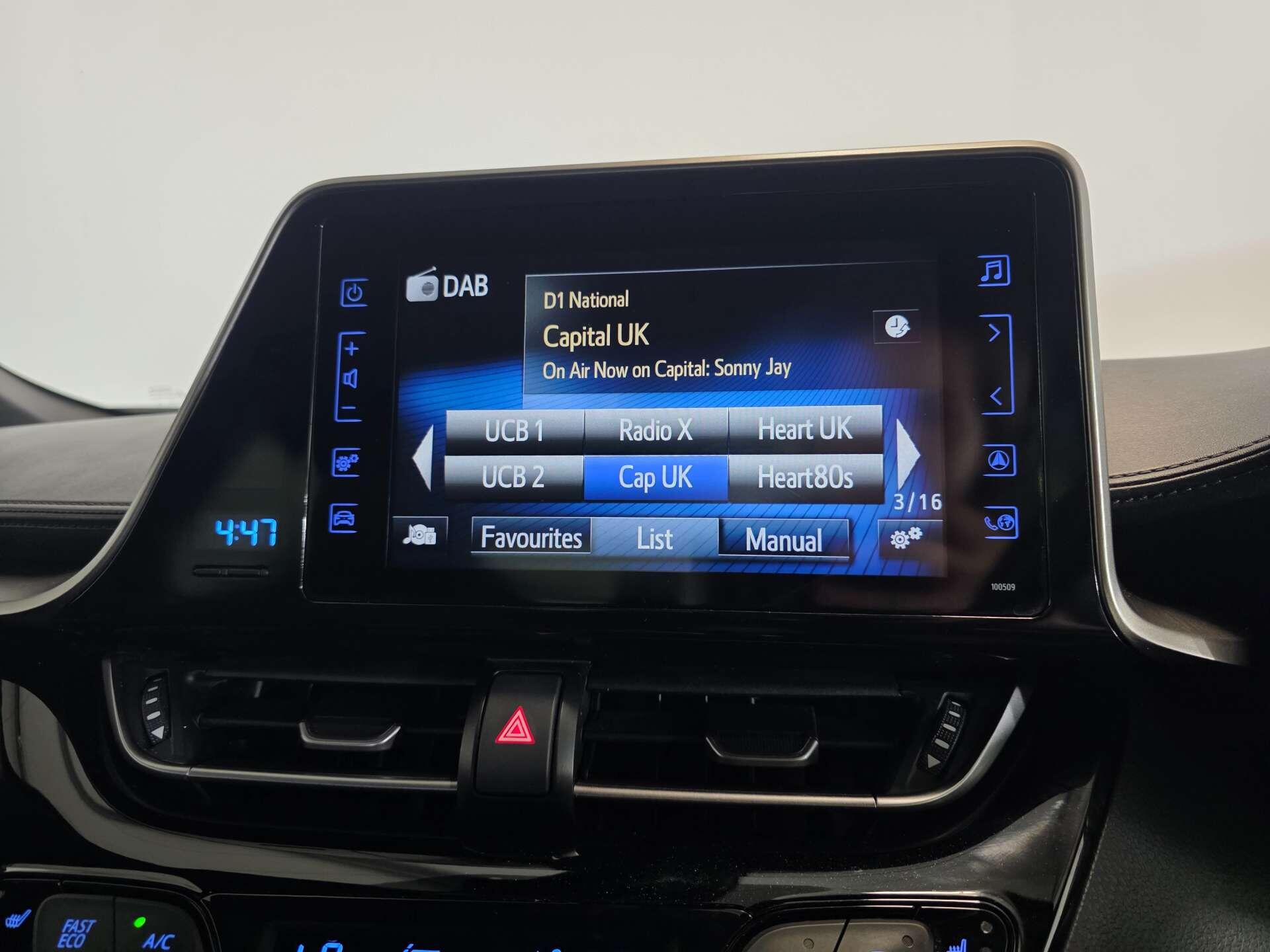 Toyota C-HR view 25