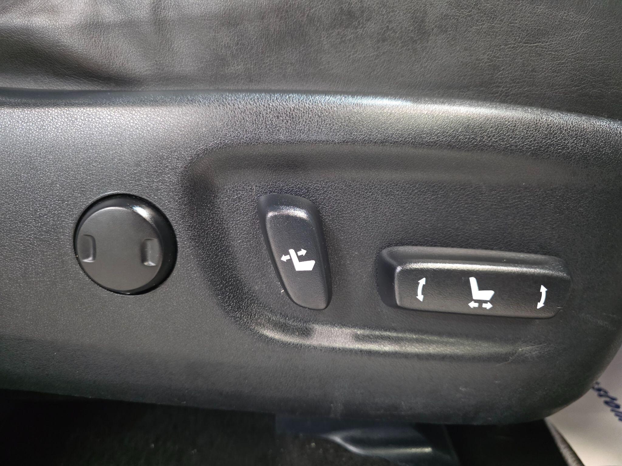 Lexus NX view 13