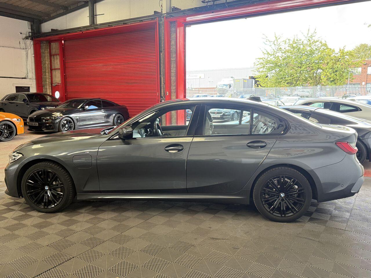 BMW 3 Series view 6