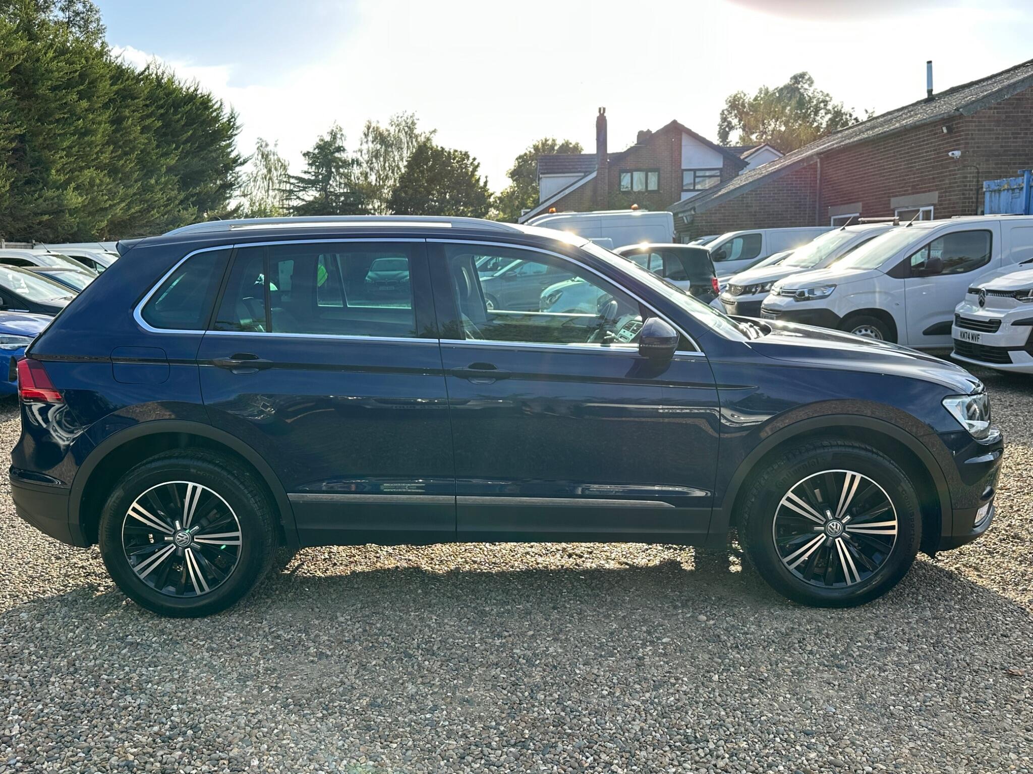 Volkswagen Tiguan view 6