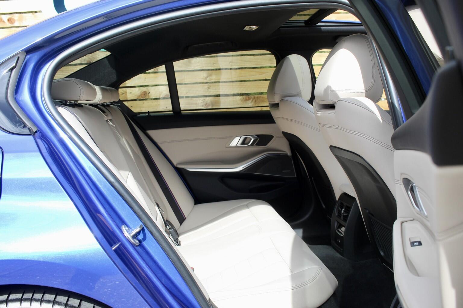 BMW 3 Series view 11