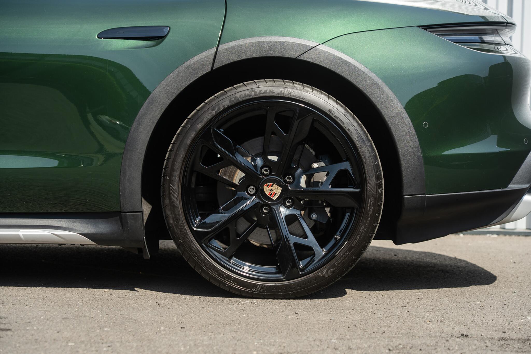 Porsche Taycan view 10