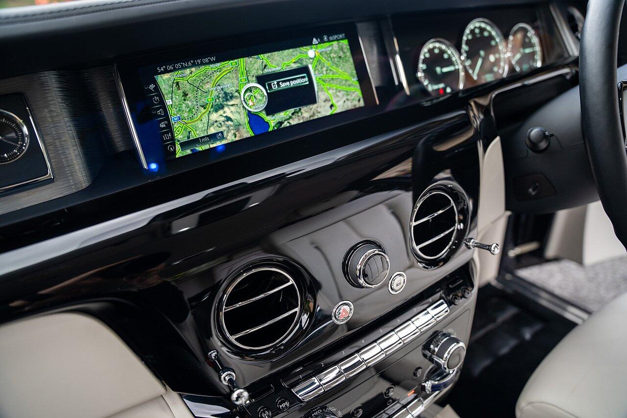 Rolls-Royce Phantom view 70