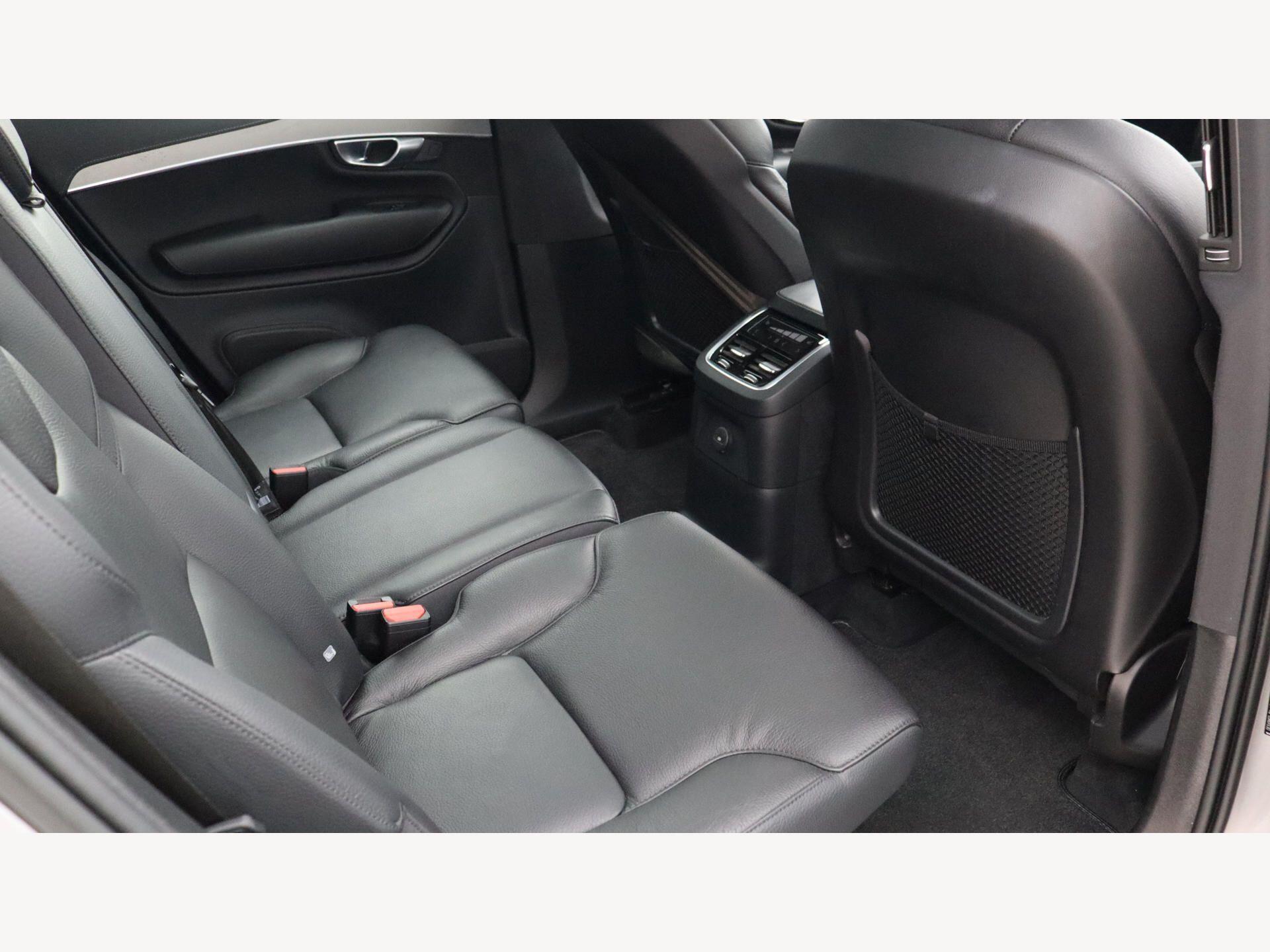 Volvo XC90 view 9