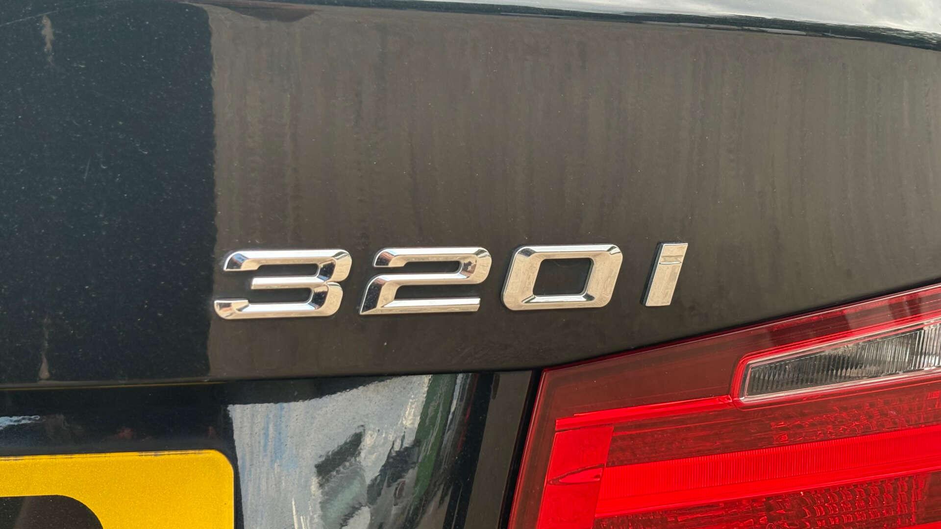 BMW 3 Series view 44