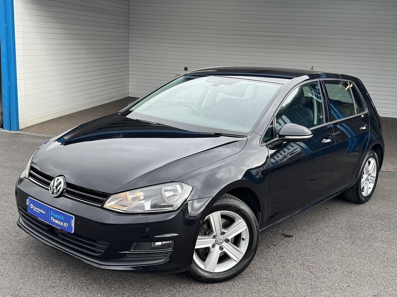 Volkswagen Golf view 3