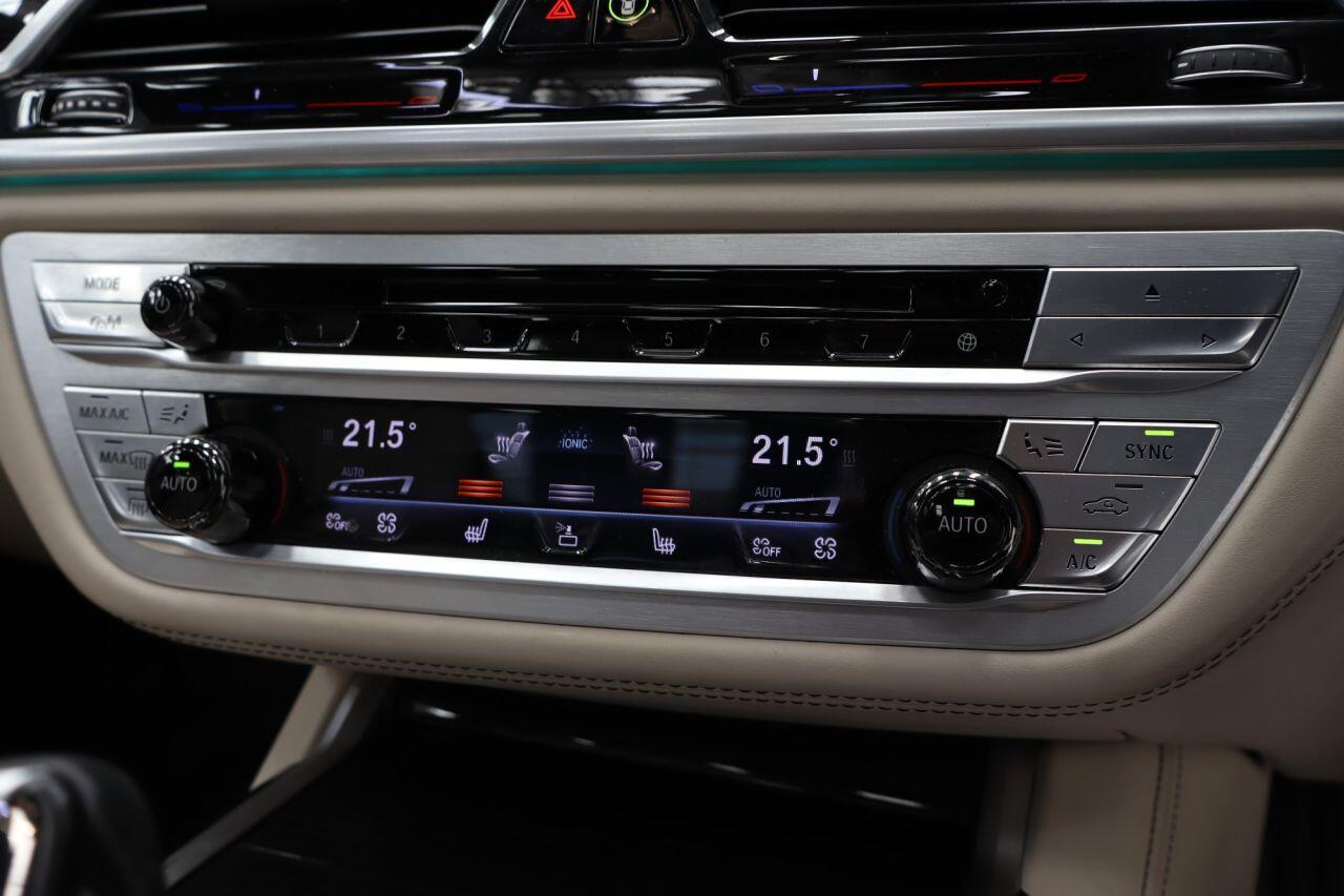 BMW 7 Series view 13