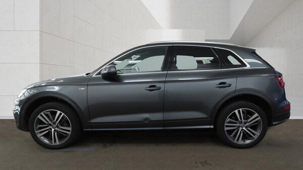 Audi Q5 view 8