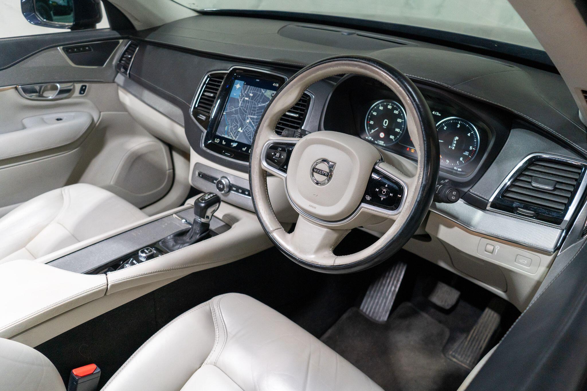 Volvo XC90 view 19
