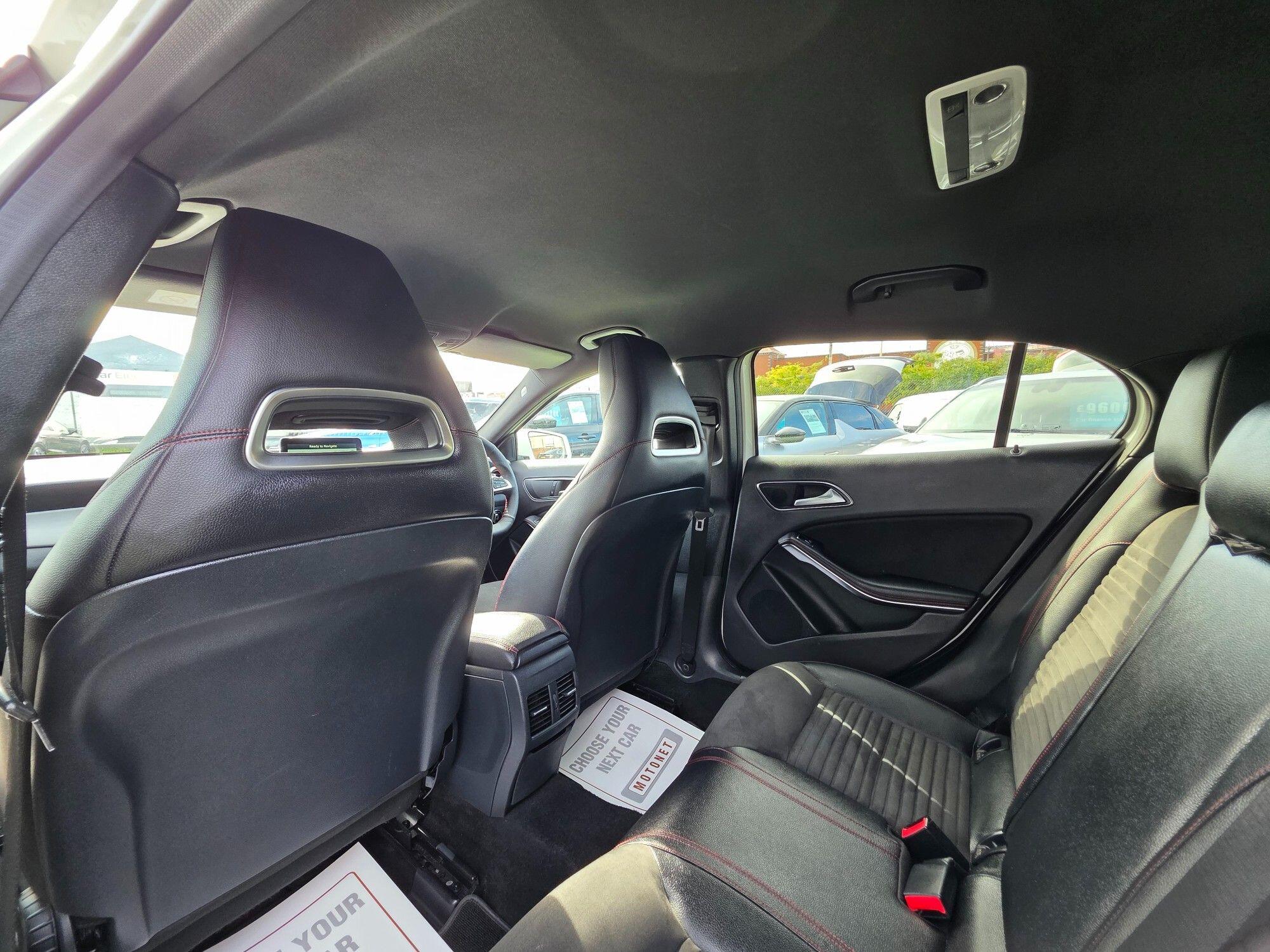Mercedes-Benz Gla view 30