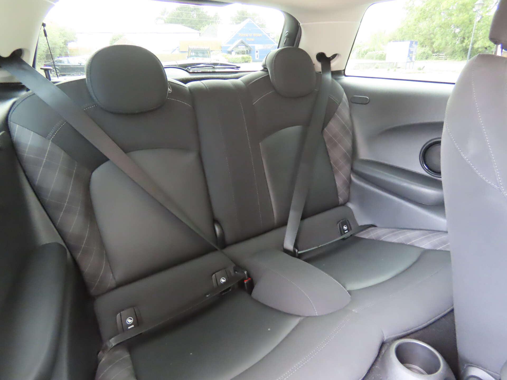 Mini Hatch view 9
