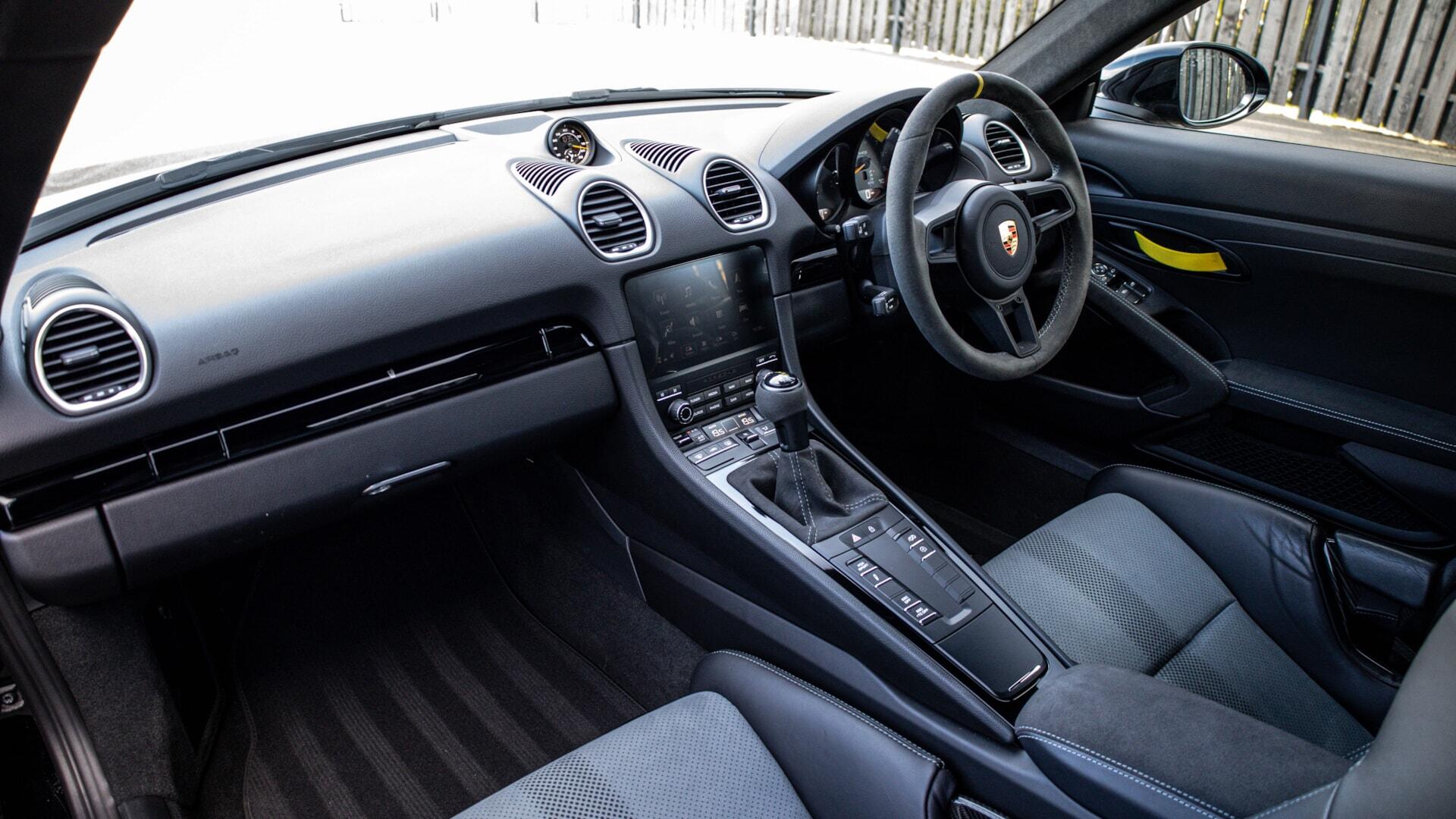 Porsche Cayman view 8
