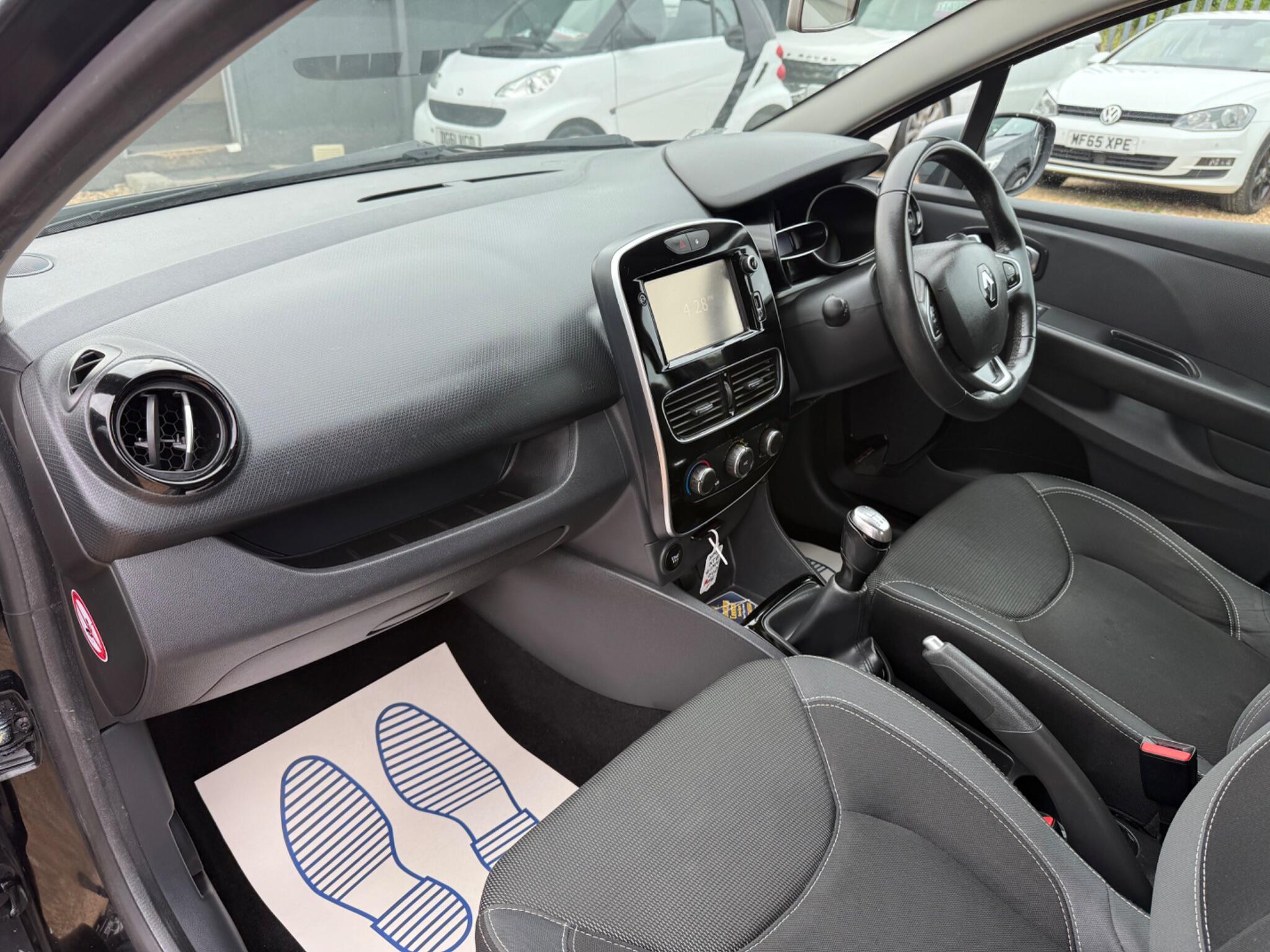 Renault Clio view 16