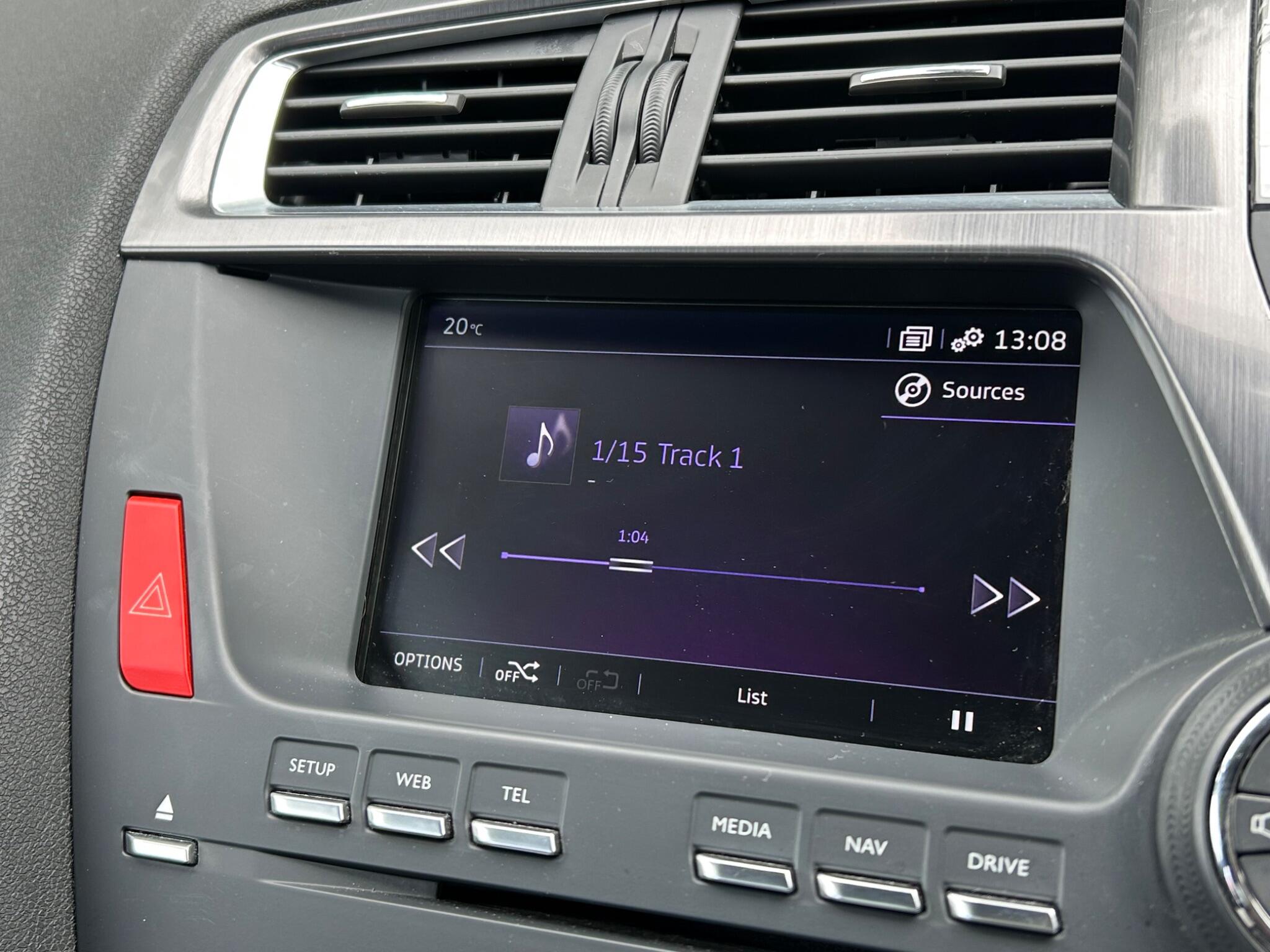 DS Automobiles DS 5 view 36