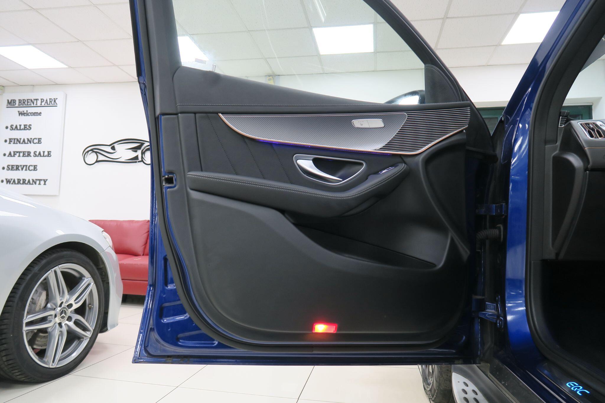 Mercedes-Benz EQC view 12