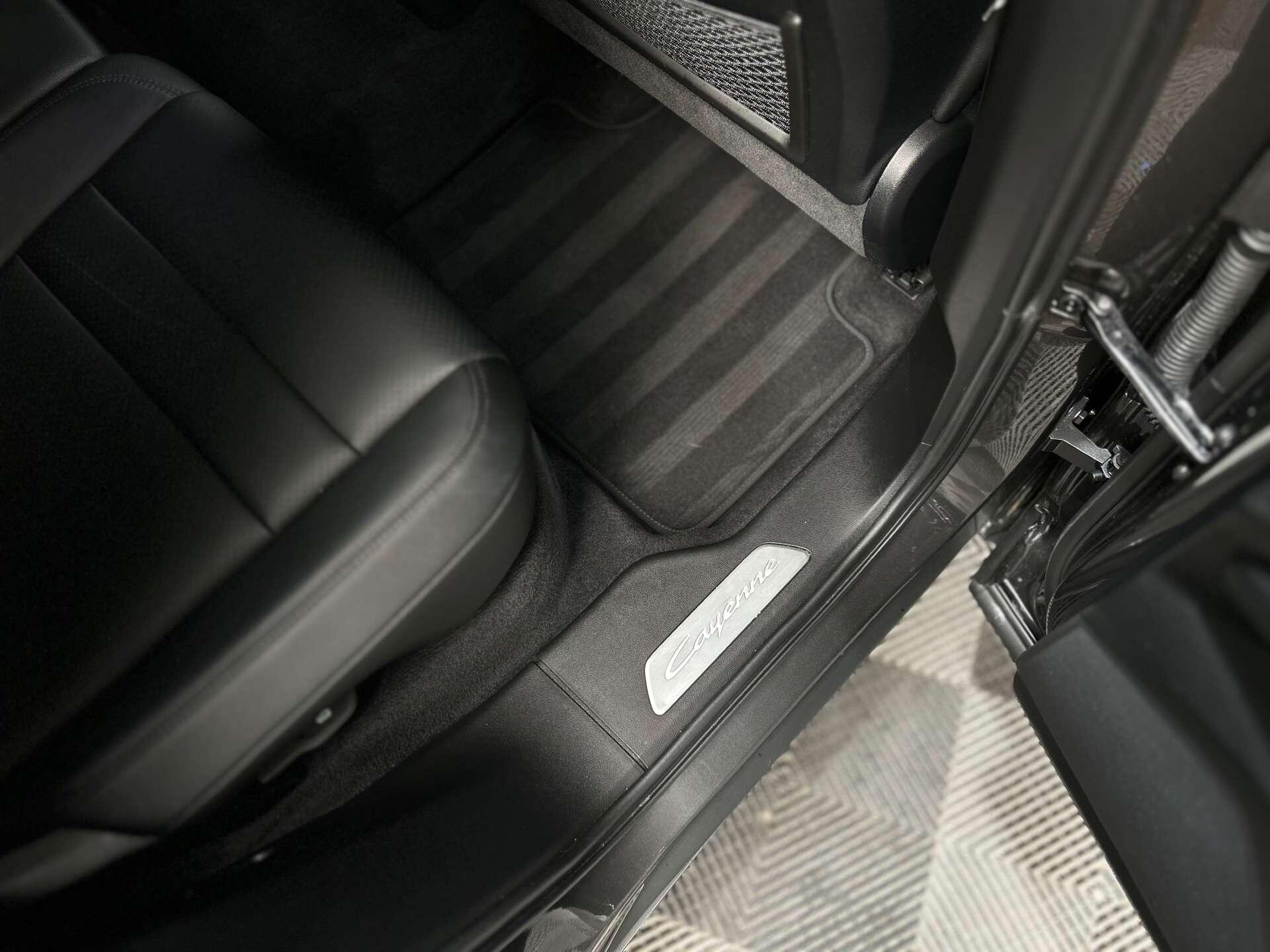 Porsche Cayenne view 33