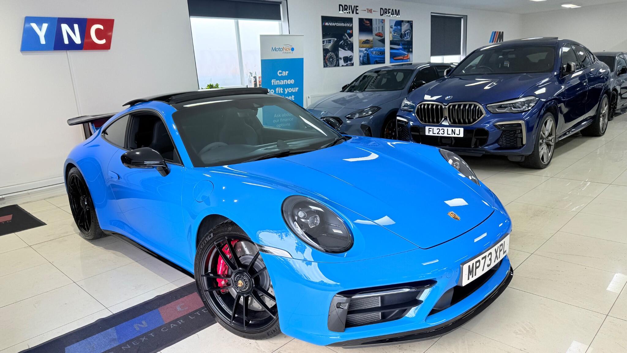 Porsche 911 view 10