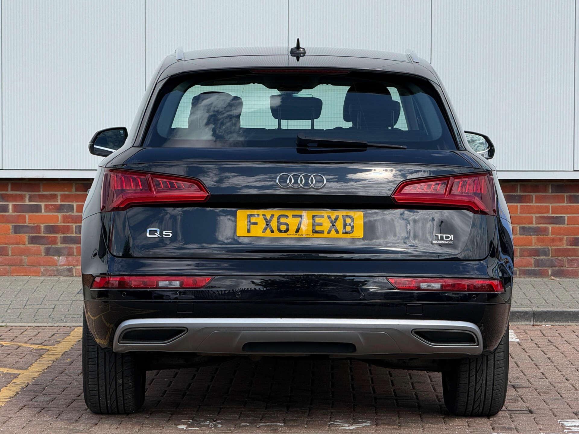 Audi Q5 view 11