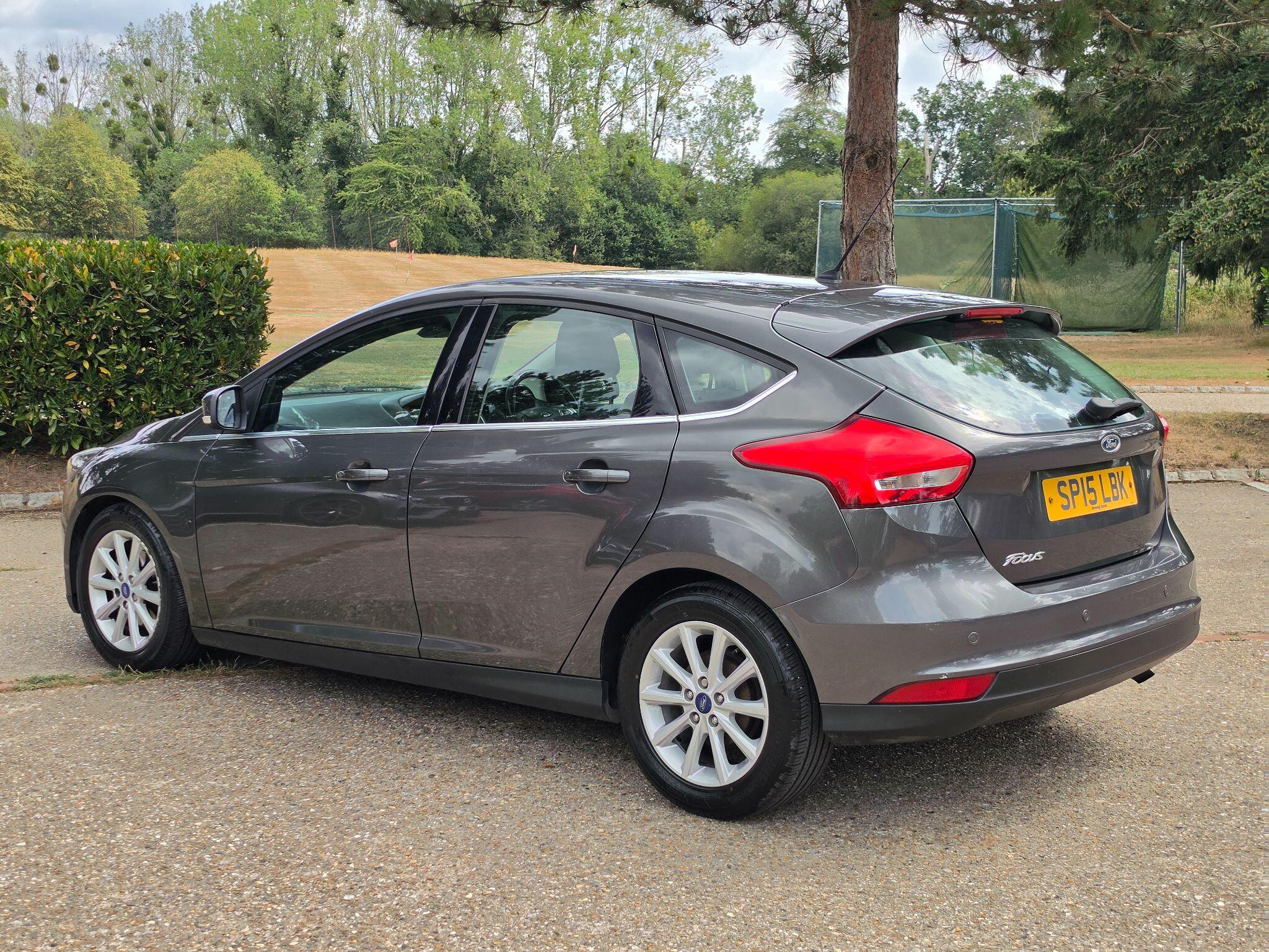 Ford Focus view 15