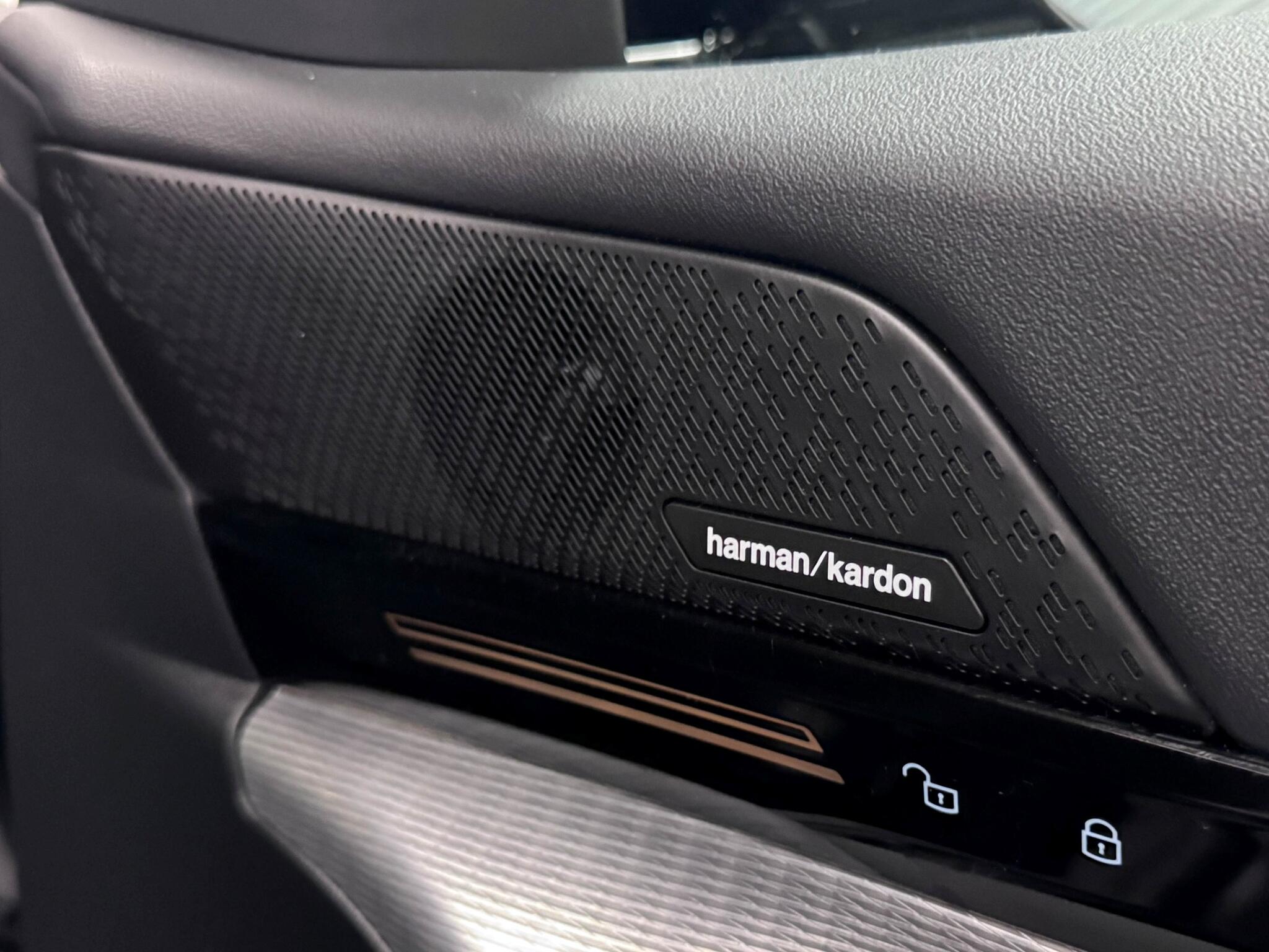 BMW 5 Series view 17