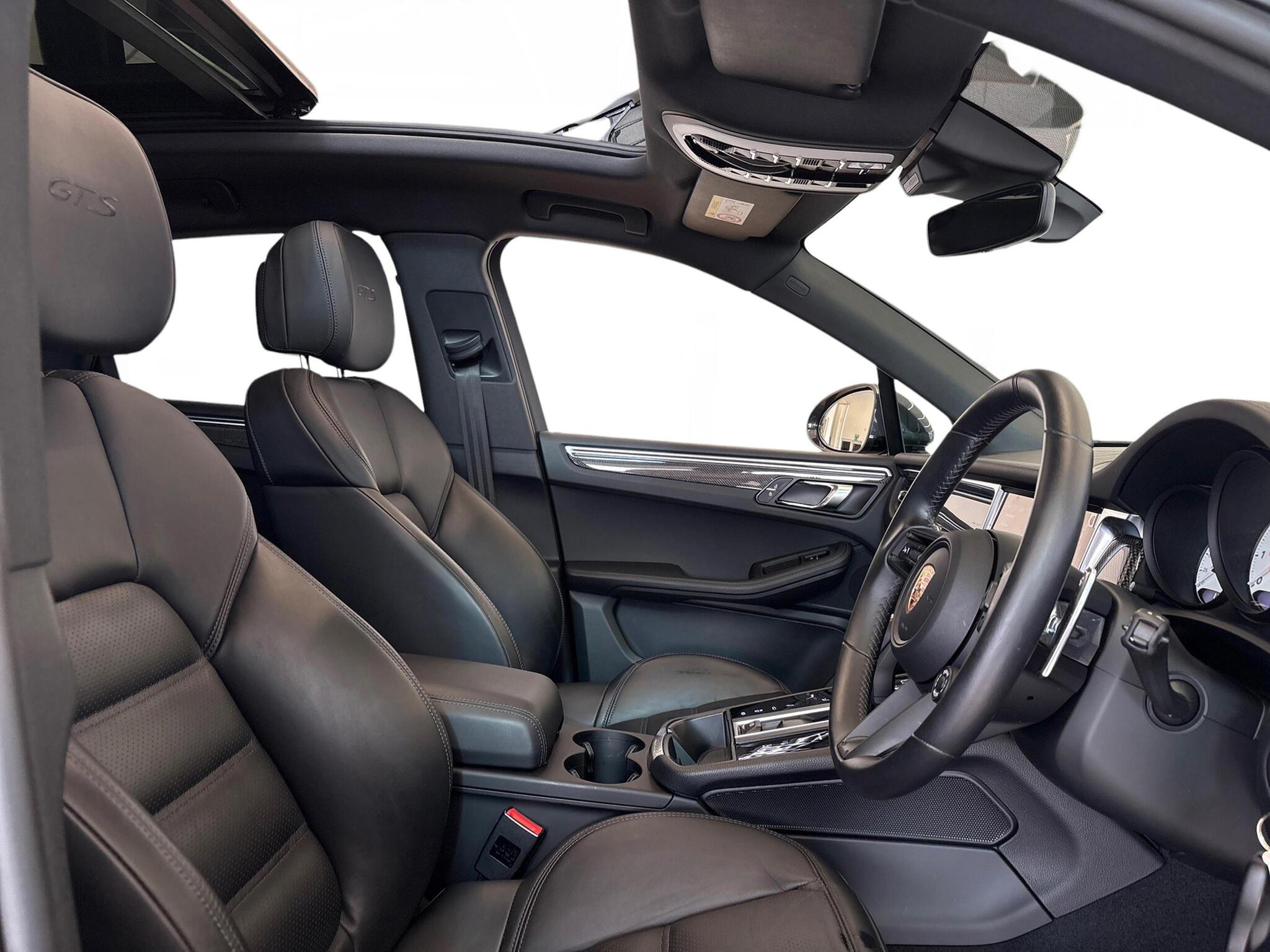 Porsche Macan view 10
