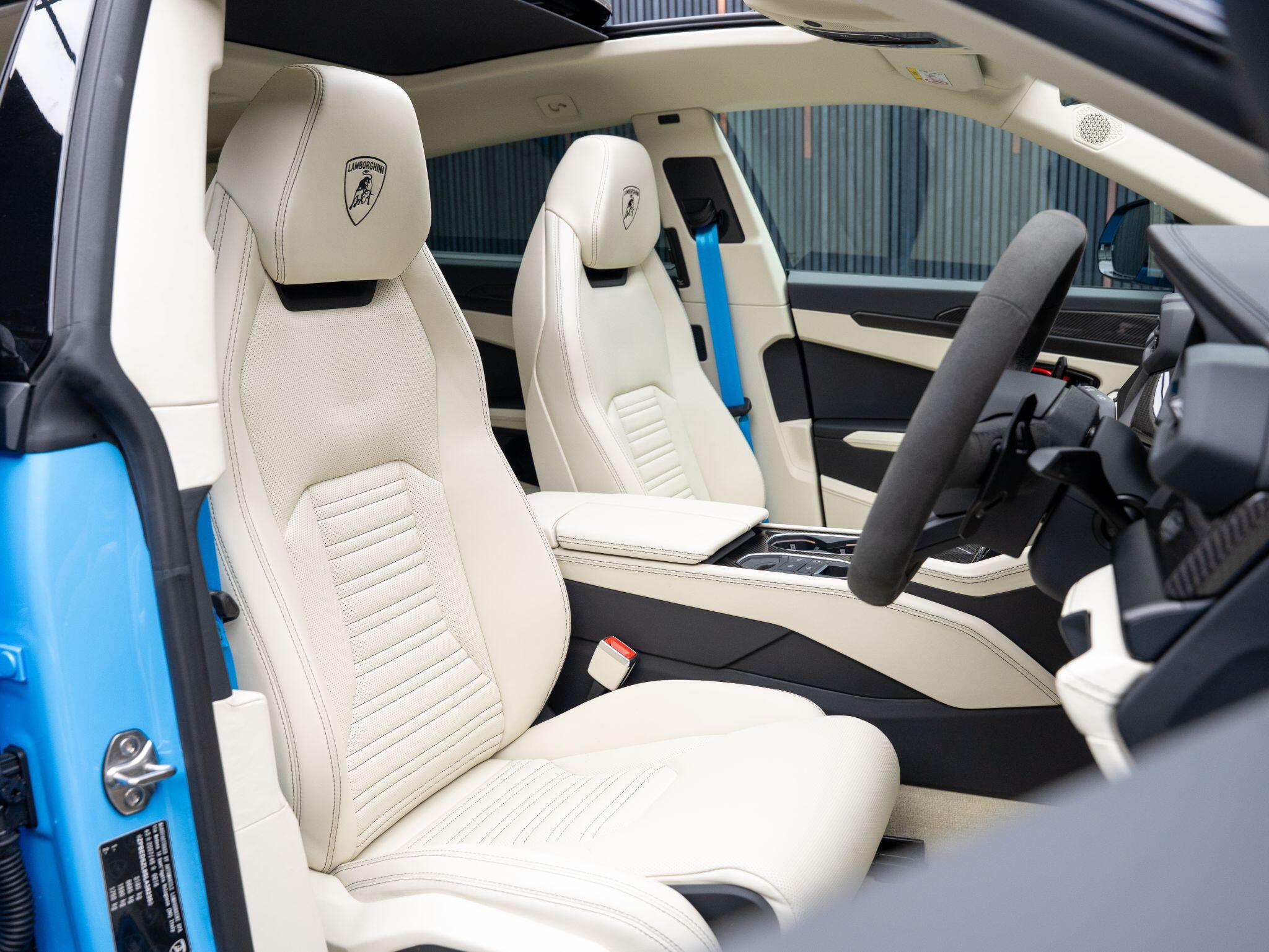 Lamborghini Urus view 47