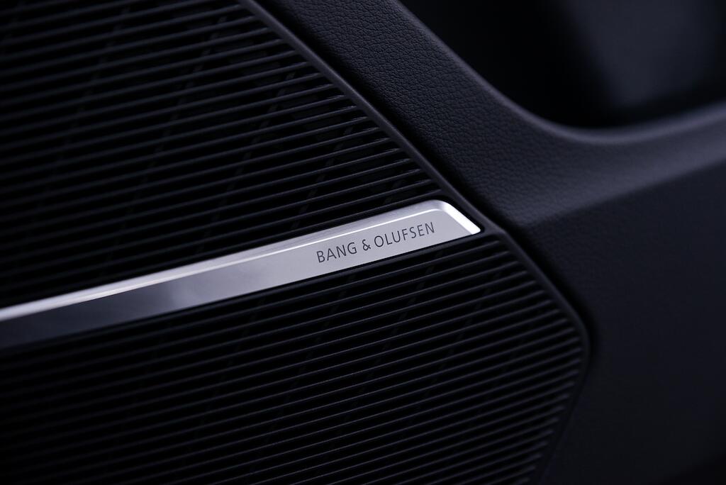 Audi RS Q8 view 36