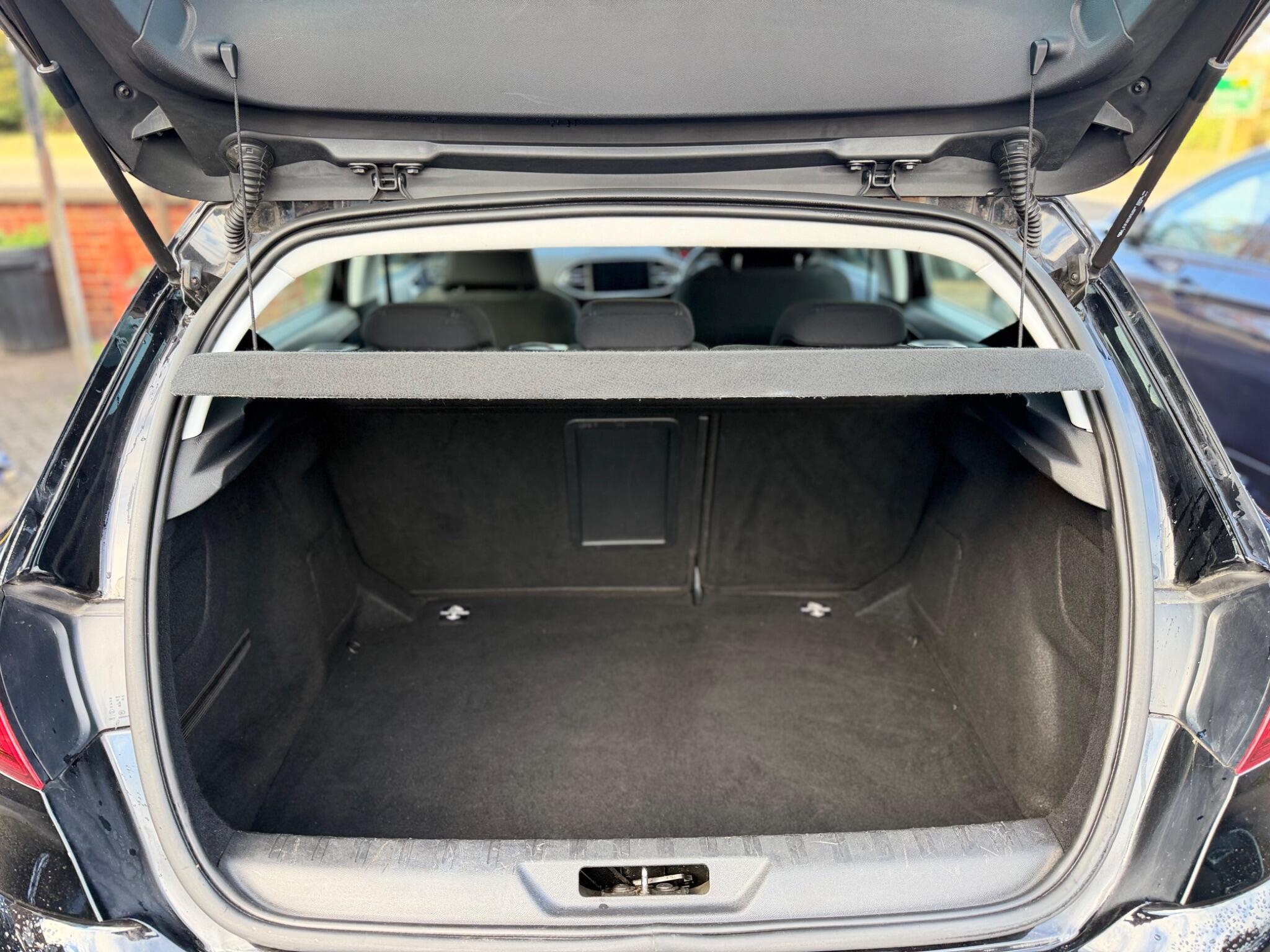 Peugeot 308 view 18