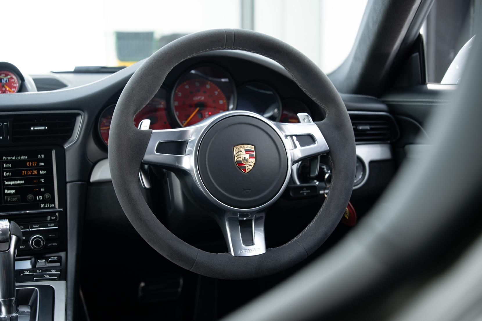 Porsche 911 view 12