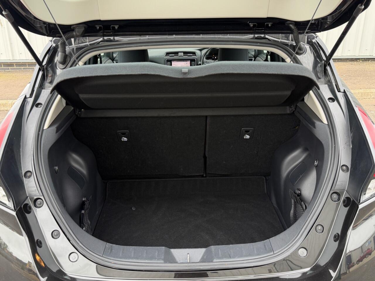 Nissan Leaf view 11