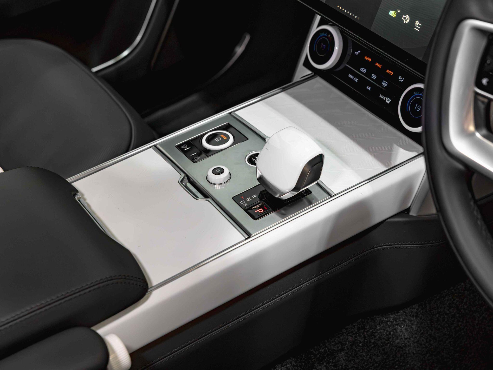 Land Rover Range Rover view 26