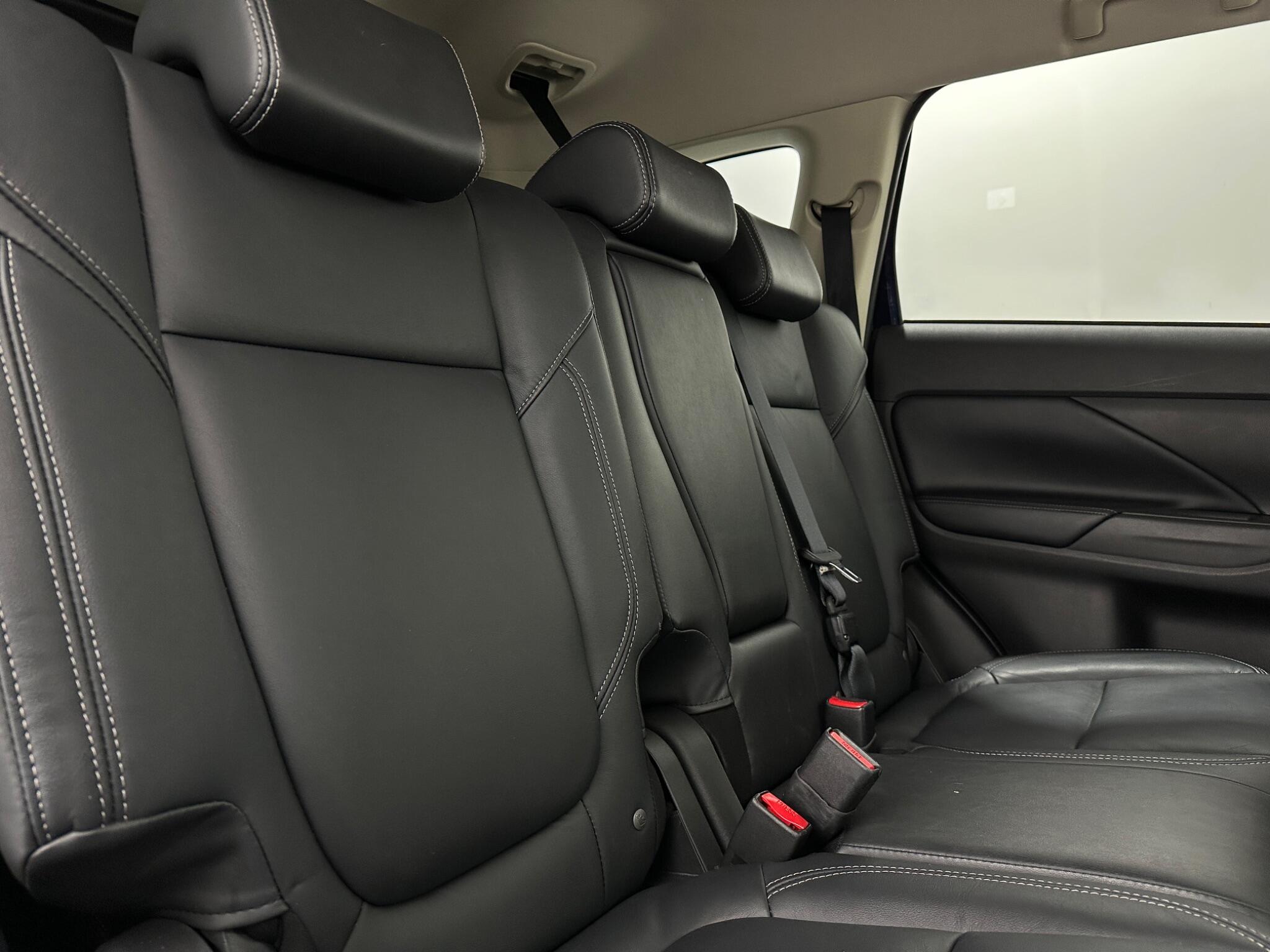 Mitsubishi Outlander view 41