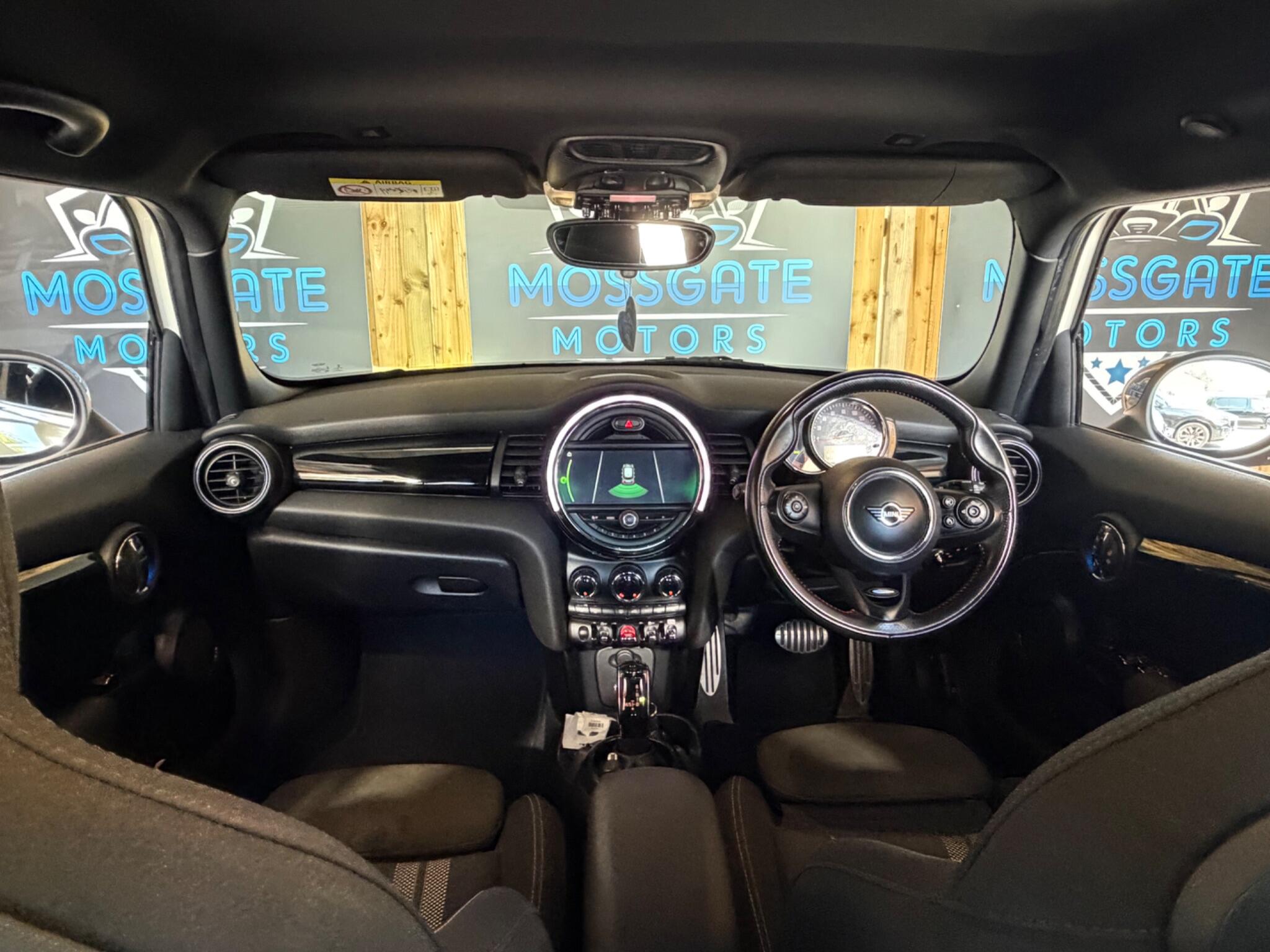 Mini Hatch view 15