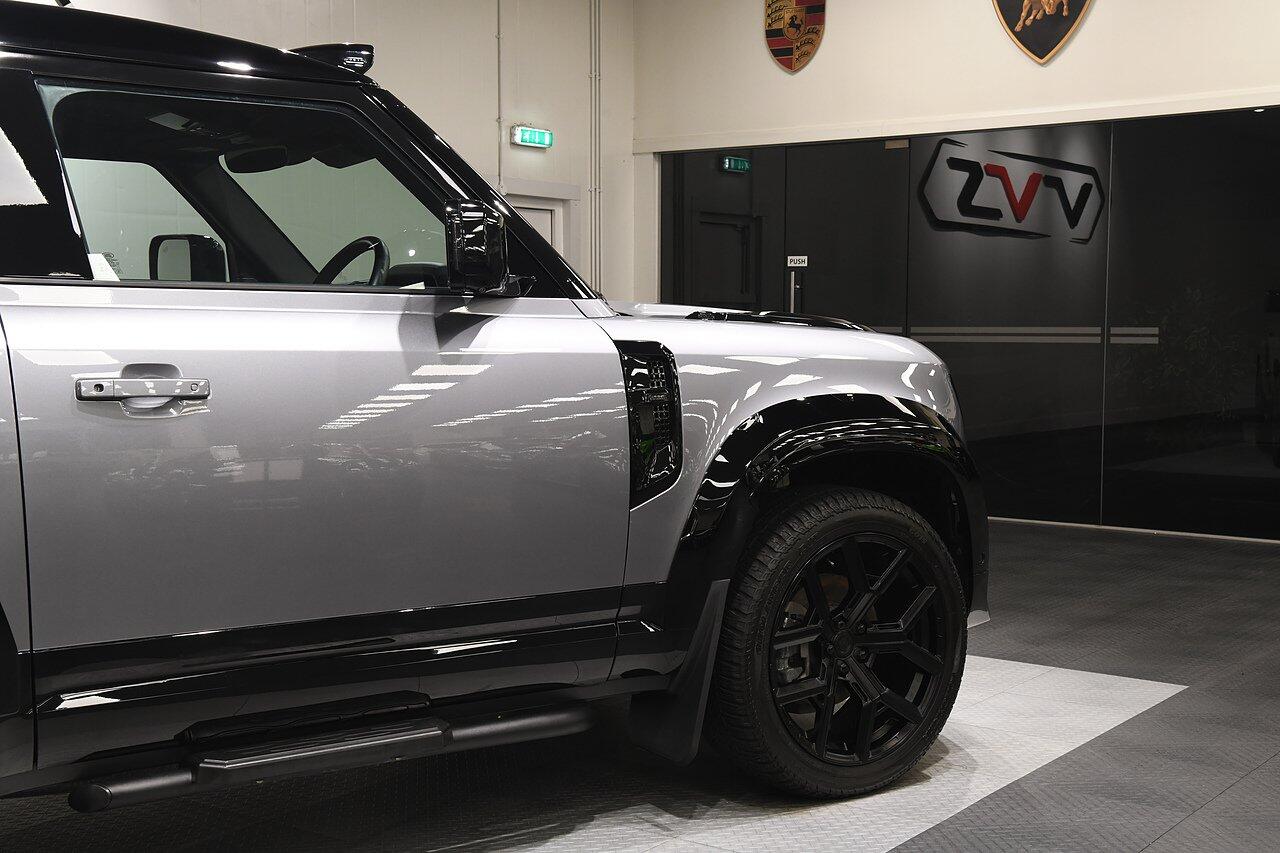 Land Rover Defender view 36
