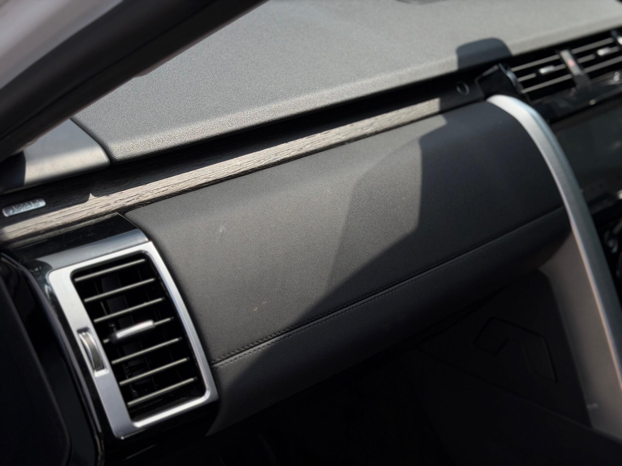 Land Rover Discovery view 40
