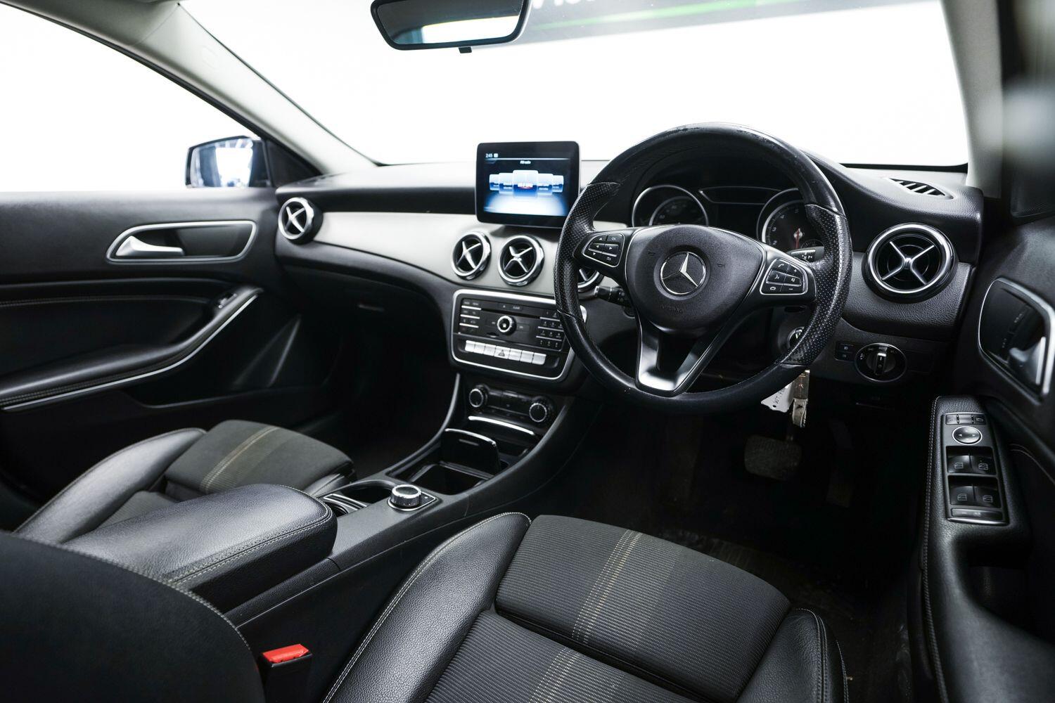 Mercedes-Benz Gla view 8