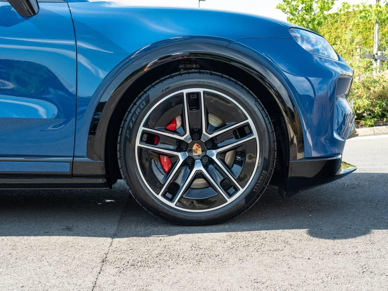 Porsche Cayenne view 14