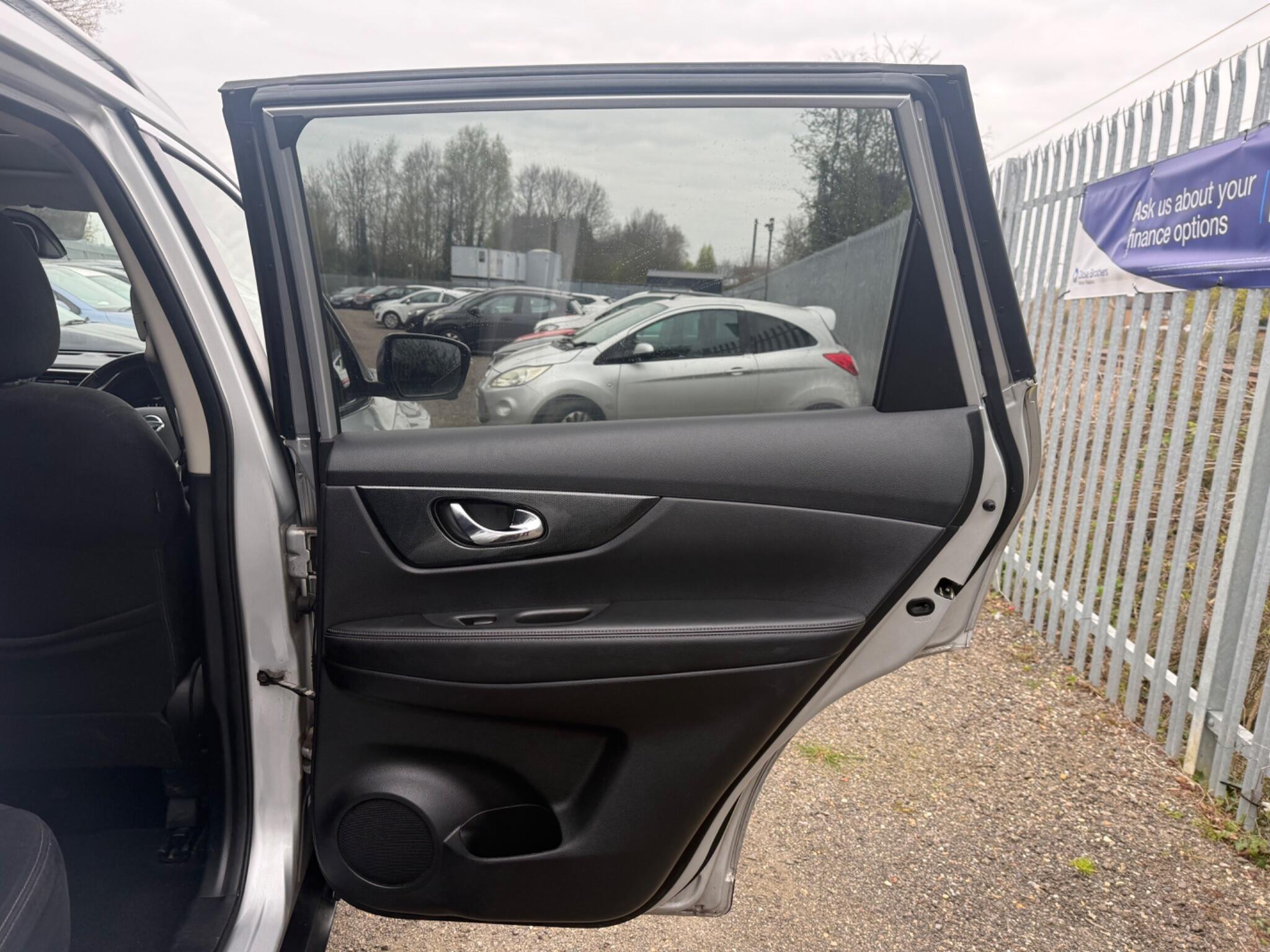 2017 Nissan X-Trail image 26