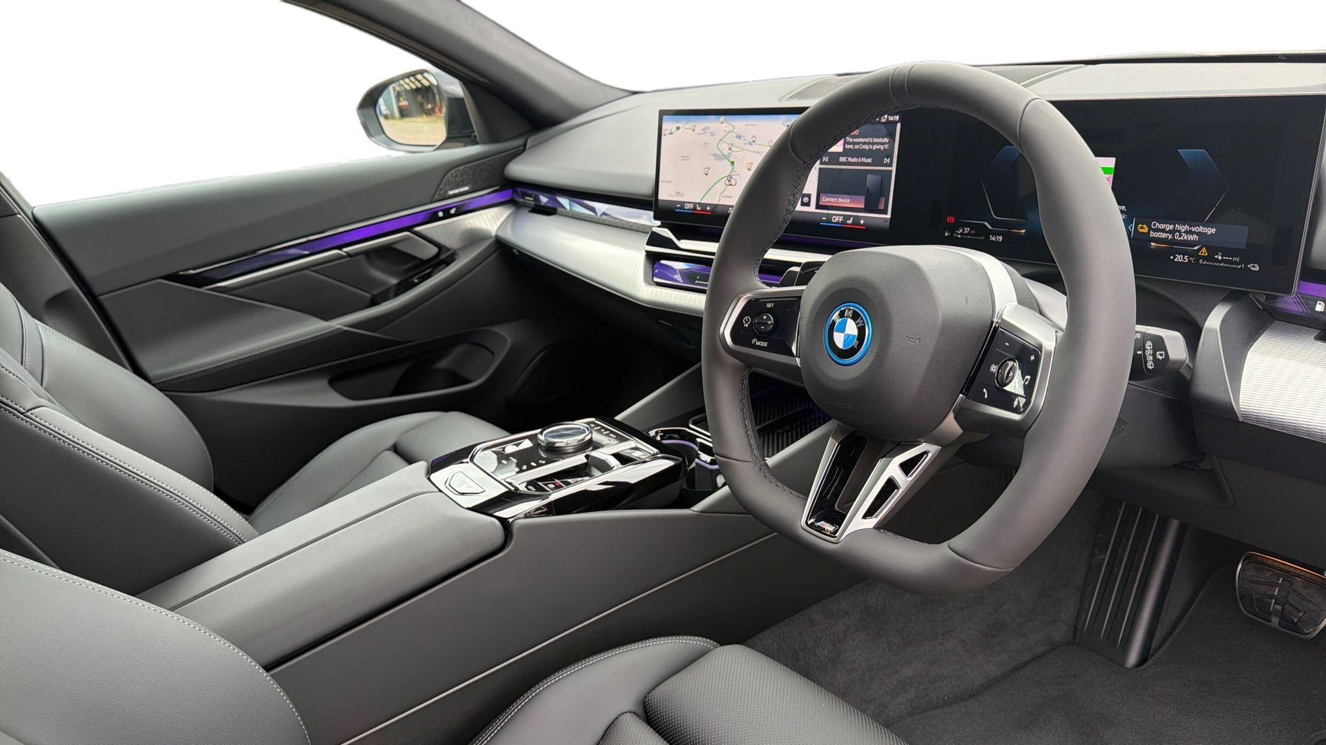 BMW 5 Series view 6
