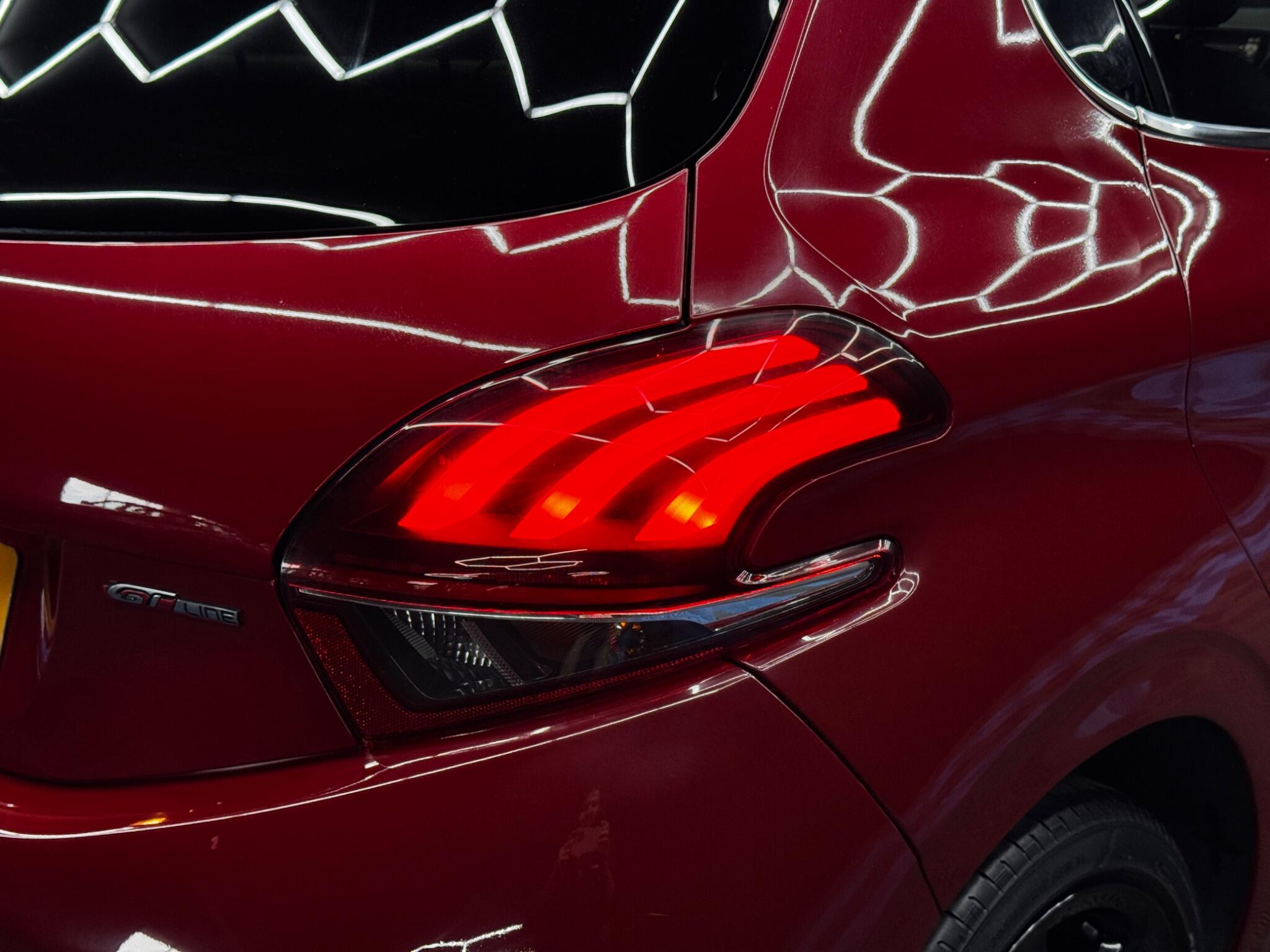 Peugeot 208 view 42