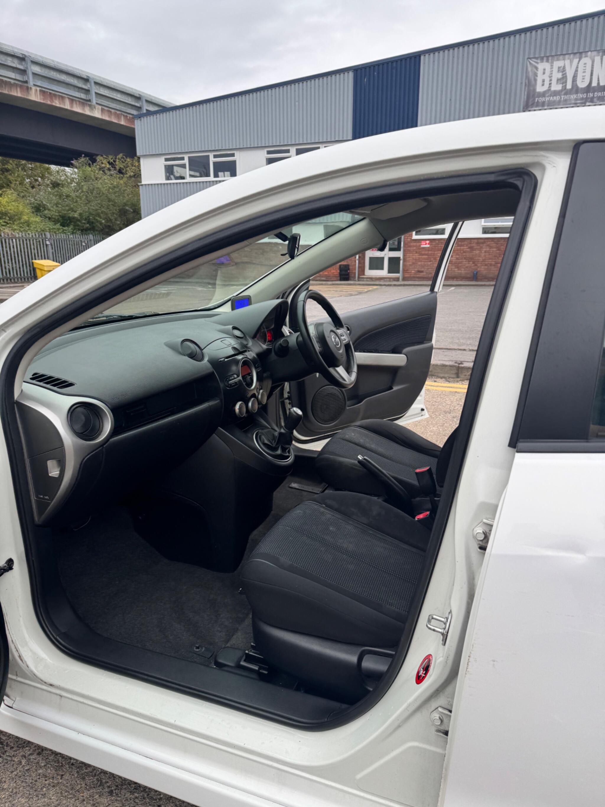 Mazda Mazda2 view 44