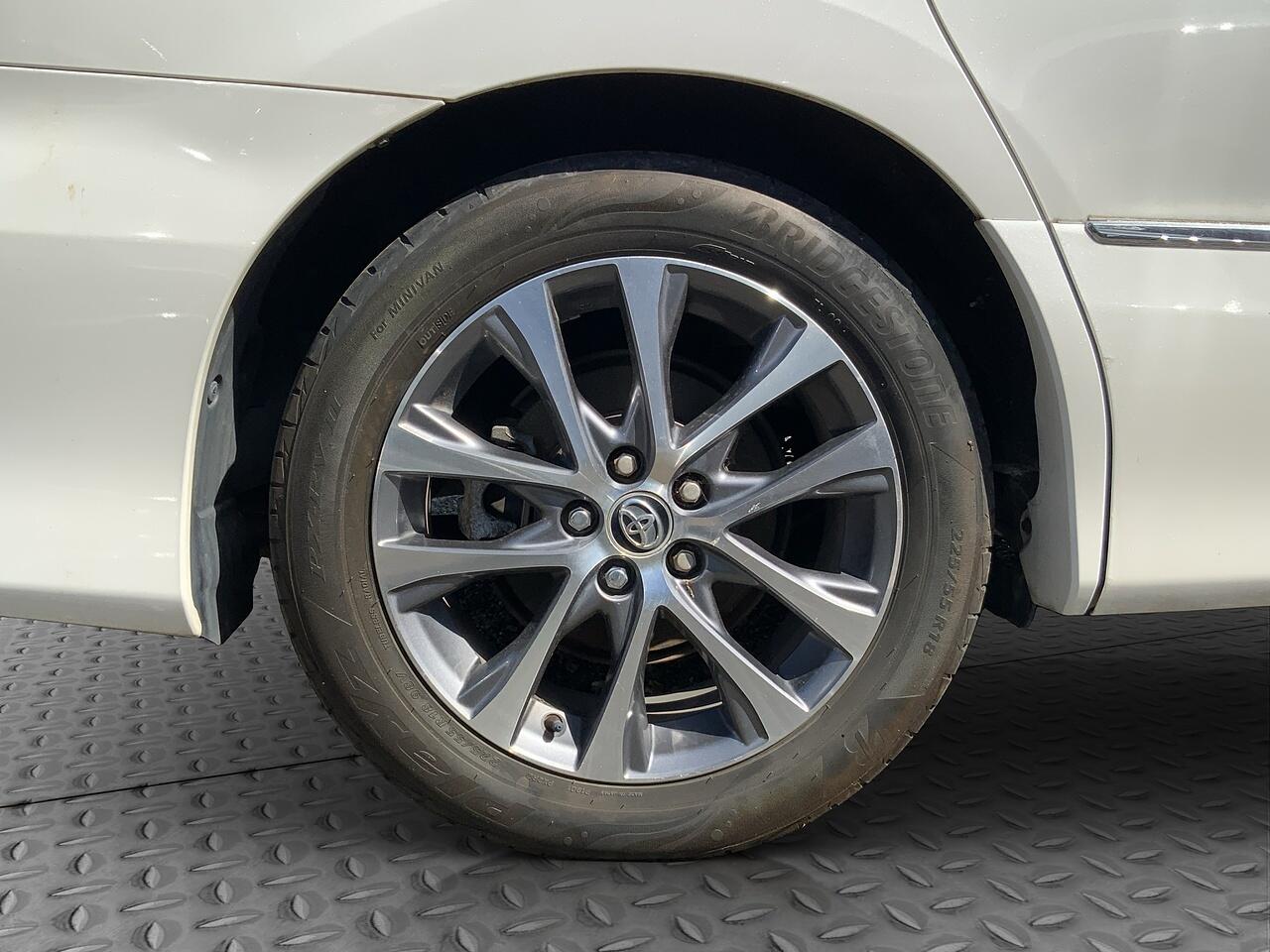 Toyota Estima view 20