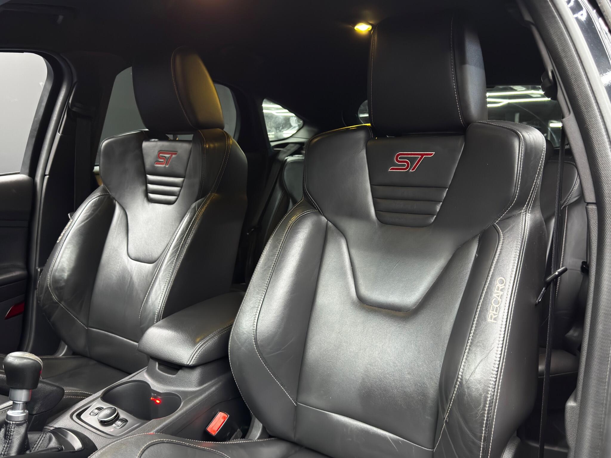 Ford Focus view 14